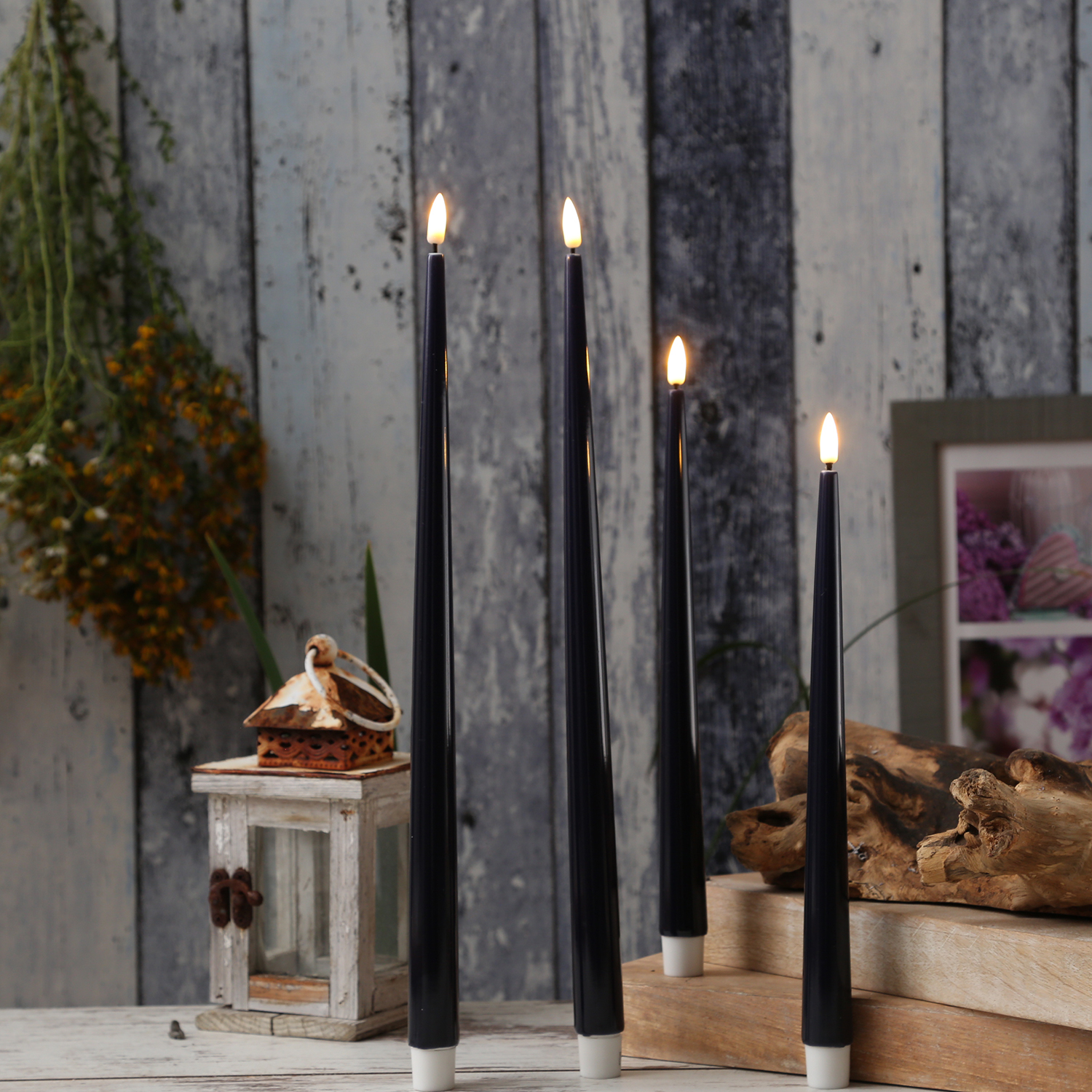 LED Stabkerzen ELLA - Echtwachs - realistische 3D Flamme - H: 28cm - königsblau - 2 Stück LED Stabkerzen ELLA - Echtwachs - realistische 3D Flamme - H: 28cm - königsblau - 2 Stück