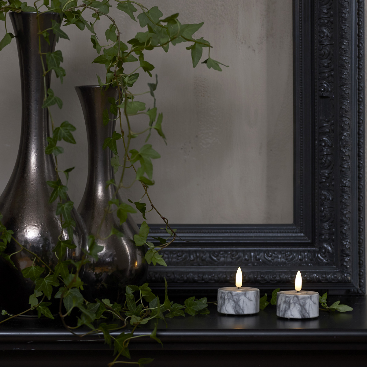 LED Teelicht "Flamme" - Marmoroptik - Echtwachs - realistische Flamme - Timer - H:6cm - 2er Set LED Teelicht "Flamme" - Marmoroptik - Echtwachs - realistische Flamme - Timer - H:6cm - 2er Set