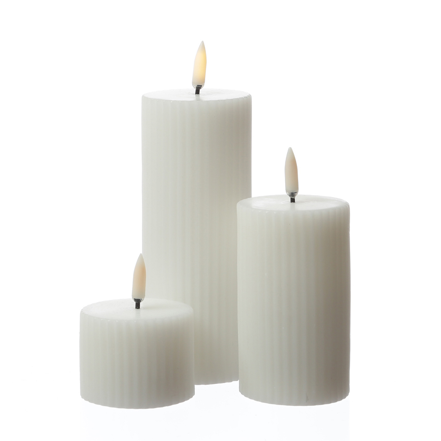 LED Kerze THEA - mit Rillen - Echtwachs - 3D Flamme - D: 5,8cm - H: 10,1cm - Timer - weiß LED Kerze THEA - mit Rillen - Echtwachs - 3D Flamme - D: 5,8cm - H: 10,1cm - Timer - weiß