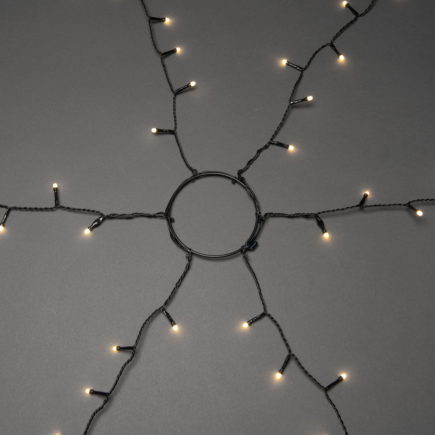 LED Baummantel Lichterkette - 6 Stränge á 45 gefrostete warmweiße LED - Timer - Außen - L: 2,40m LED Baummantel Lichterkette - 6 Stränge á 45 gefrostete warmweiße LED - Timer - Außen - L: 2,40m