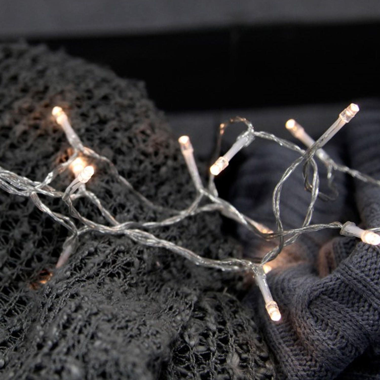 LED Lichterkette - 50 Hellweiße LED - L: 7,5m - Batterie  - Indoor - transparentes Kabel LED Lichterkette - 50 Hellweiße LED - L: 7,5m - Batterie  - Indoor - transparentes Kabel