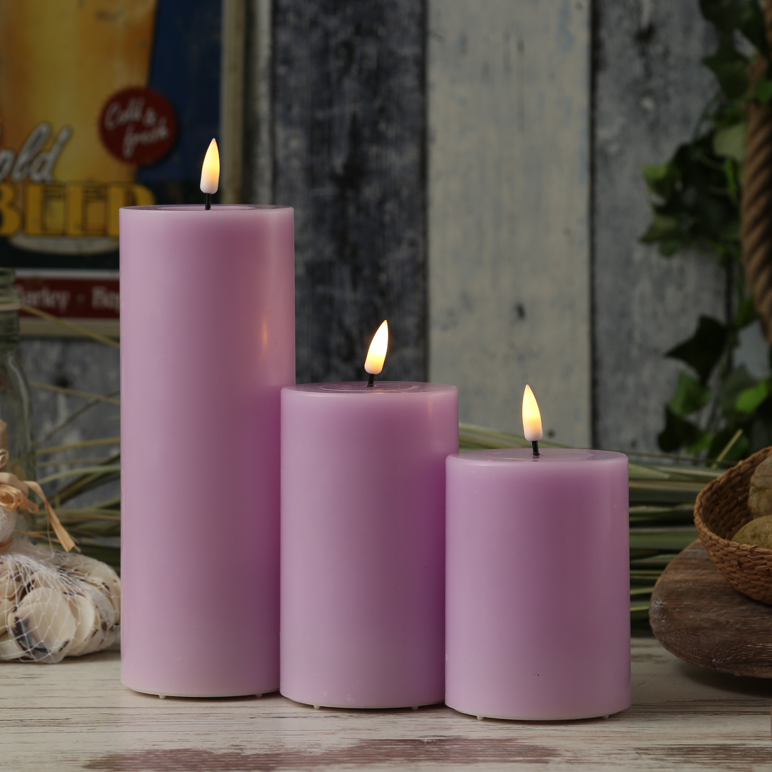 LED Stumpenkerze MIA - Echtwachs - realistische 3D Flamme - H: 10cm - D: 7,5cm - lavendel LED Stumpenkerze MIA - Echtwachs - realistische 3D Flamme - H: 10cm - D: 7,5cm - lavendel