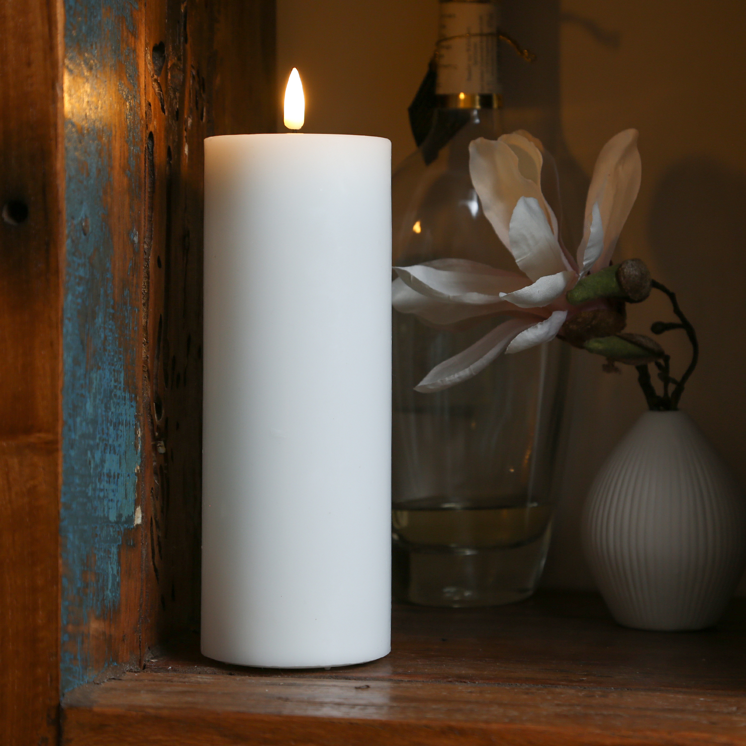 LED Stumpenkerze MIA - Echtwachs - realistische 3D Flamme - H: 20cm - Batteriebetrieb - weiß LED Stumpenkerze MIA - Echtwachs - realistische 3D Flamme - H: 20cm - Batteriebetrieb - weiß