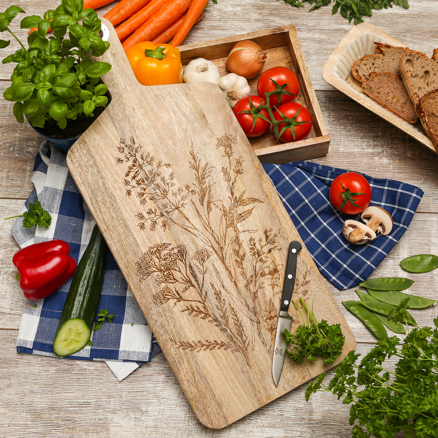 Schneidebrett - Servierbrett - Mangoholz - Kordel - L: 58cm - Wildblumenmotiv - natur
