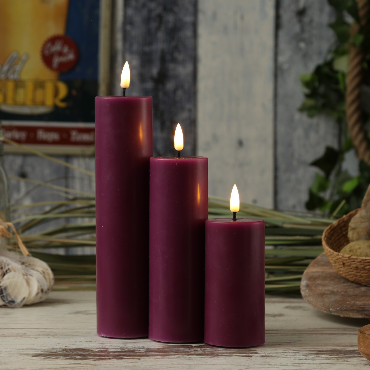 LED Stumpenkerze MIA - Echtwachs - realistische 3D Flamme - H: 20cm - D: 5cm - beere LED Stumpenkerze MIA - Echtwachs - realistische 3D Flamme - H: 20cm - D: 5cm - beere