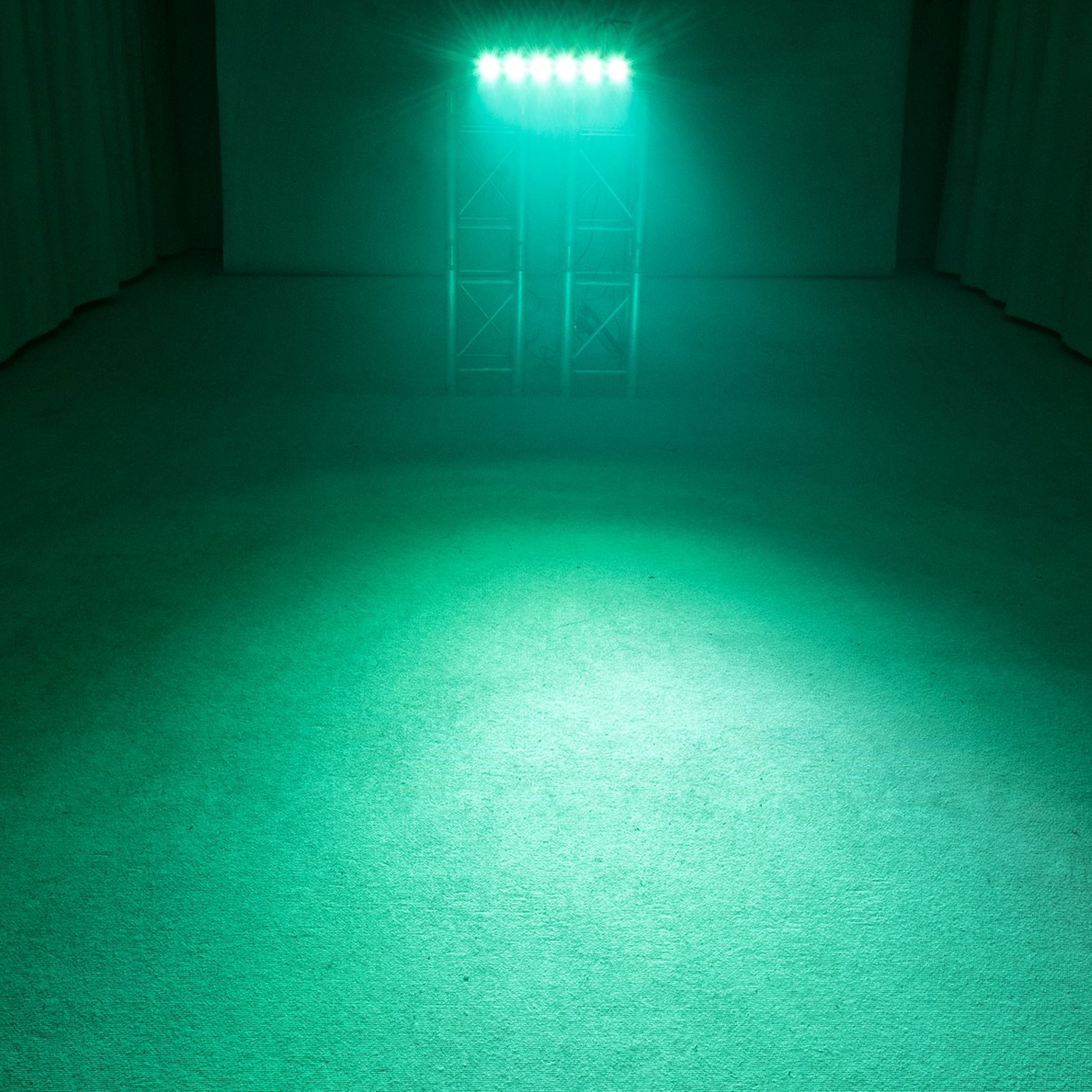 LED BAR-6 QCL RGB+UV Leiste - starke Farbleiste für Wände und Flächen - Integrierte Programme