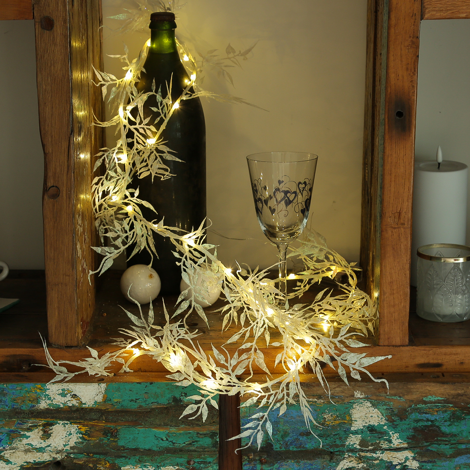 LED Drahtlichterkette Blätter mit Glitzer - 30 warmweiße LED - L: 150cm - Timer - Batterie - weiß LED Drahtlichterkette Blätter mit Glitzer - 30 warmweiße LED - L: 150cm - Timer - Batterie - weiß