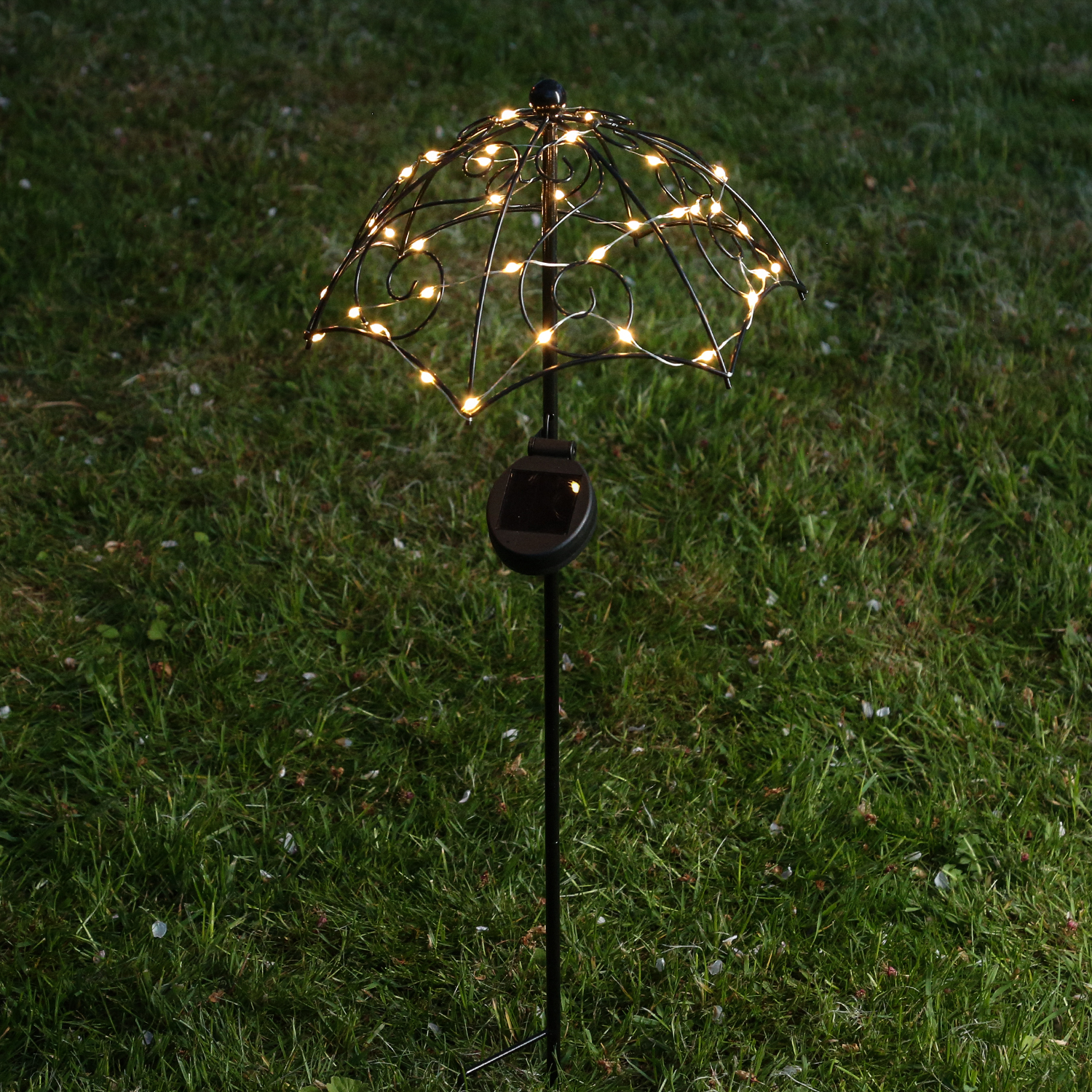 LED Solar Gartenstecker REGENSCHIRM - 35 warmweiße LED - H: 69cm - Lichtsensor - schwarz LED Solar Gartenstecker REGENSCHIRM - 35 warmweiße LED - H: 69cm - Lichtsensor - schwarz