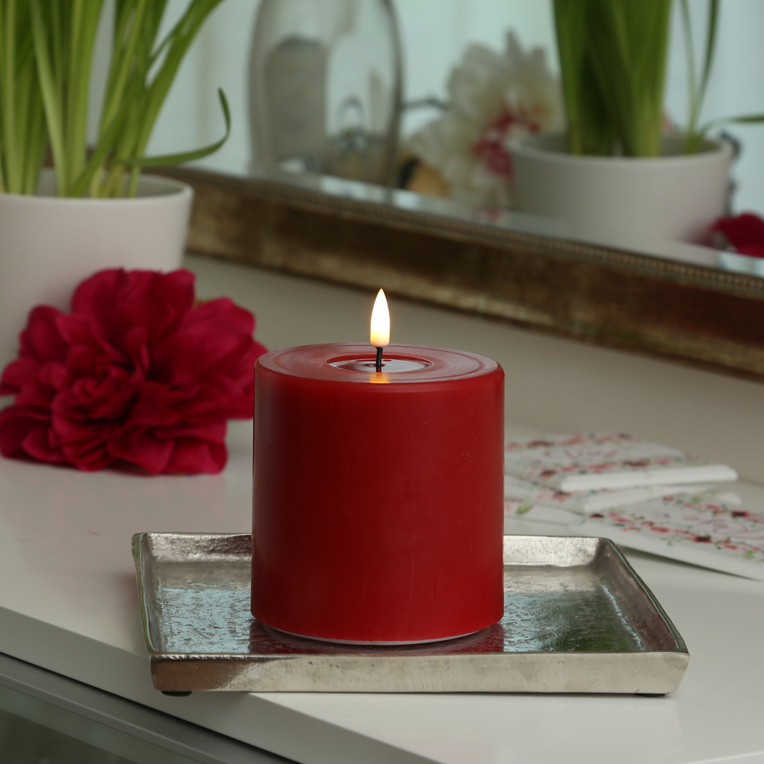 LED Stumpenkerze MIA - Echtwachs - realistische 3D Flamme - H: 10cm - D: 10cm - rot LED Stumpenkerze MIA - Echtwachs - realistische 3D Flamme - H: 10cm - D: 10cm - rot