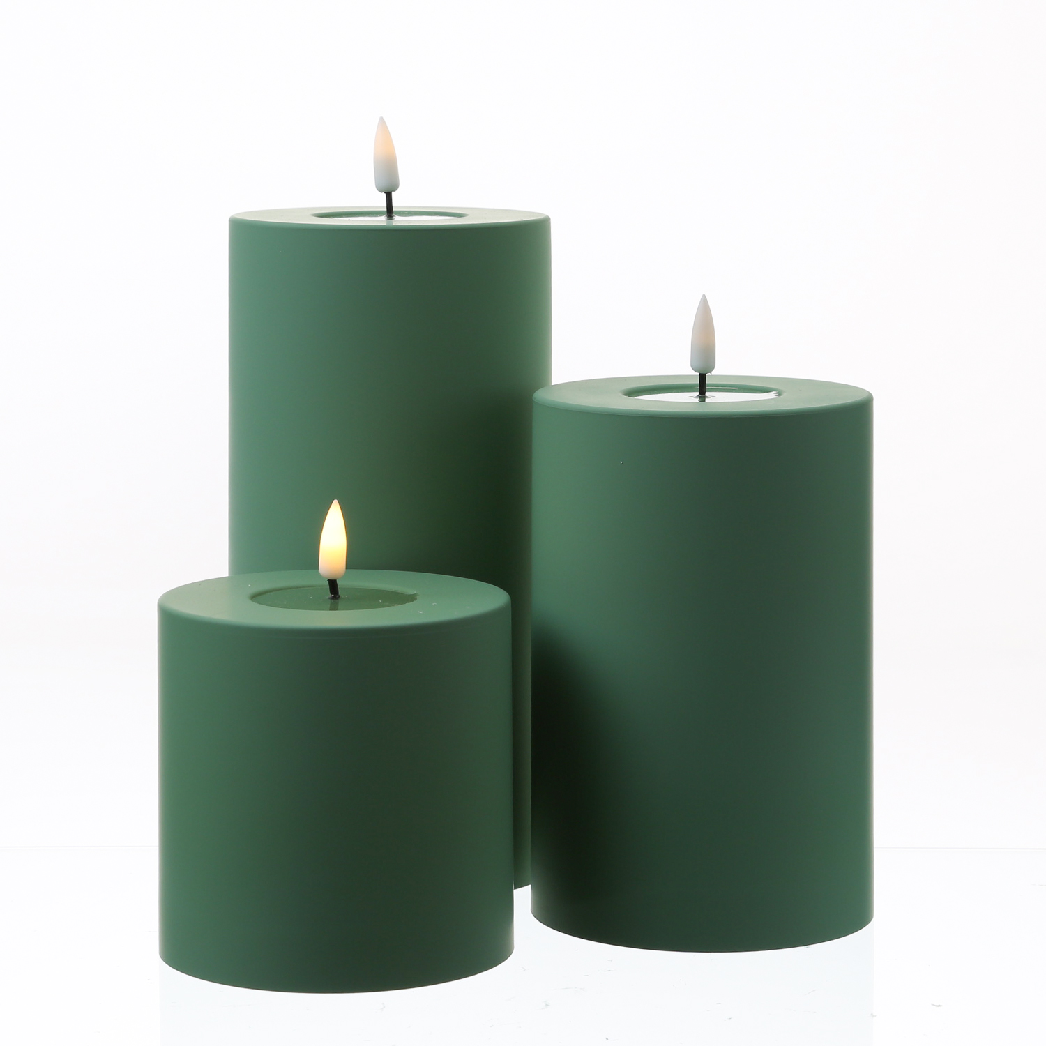 LED Stumpenkerze MIA - Kunststoff - realistische 3D Flamme - H: 15cm - f. Außen - grün LED Stumpenkerze MIA - Kunststoff - realistische 3D Flamme - H: 15cm - f. Außen - grün