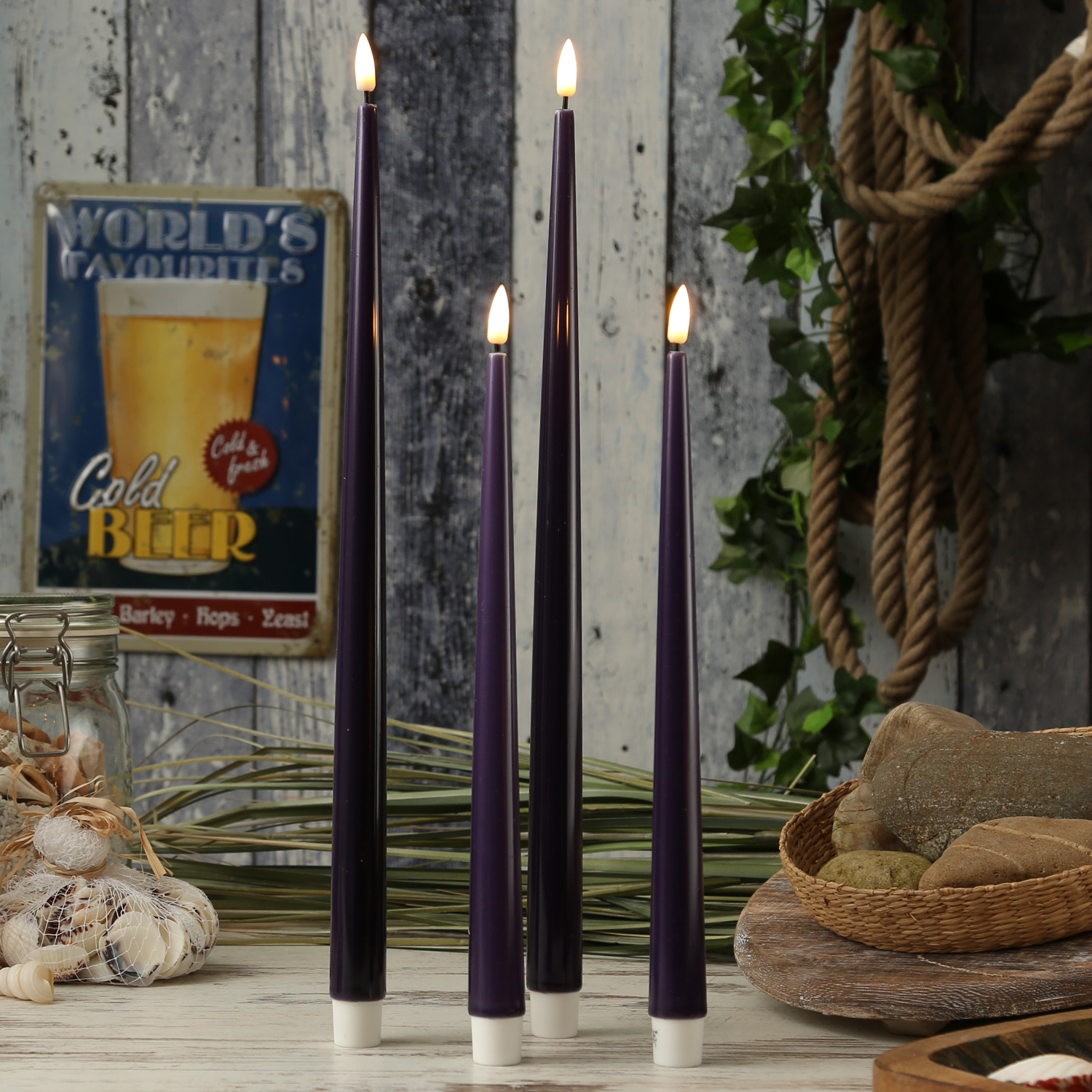 LED Stabkerzen ELLA - Echtwachs - realistische 3D Flamme - H: 38cm - dunkellilla - 2 Stück LED Stabkerzen ELLA - Echtwachs - realistische 3D Flamme - H: 38cm - dunkellilla - 2 Stück