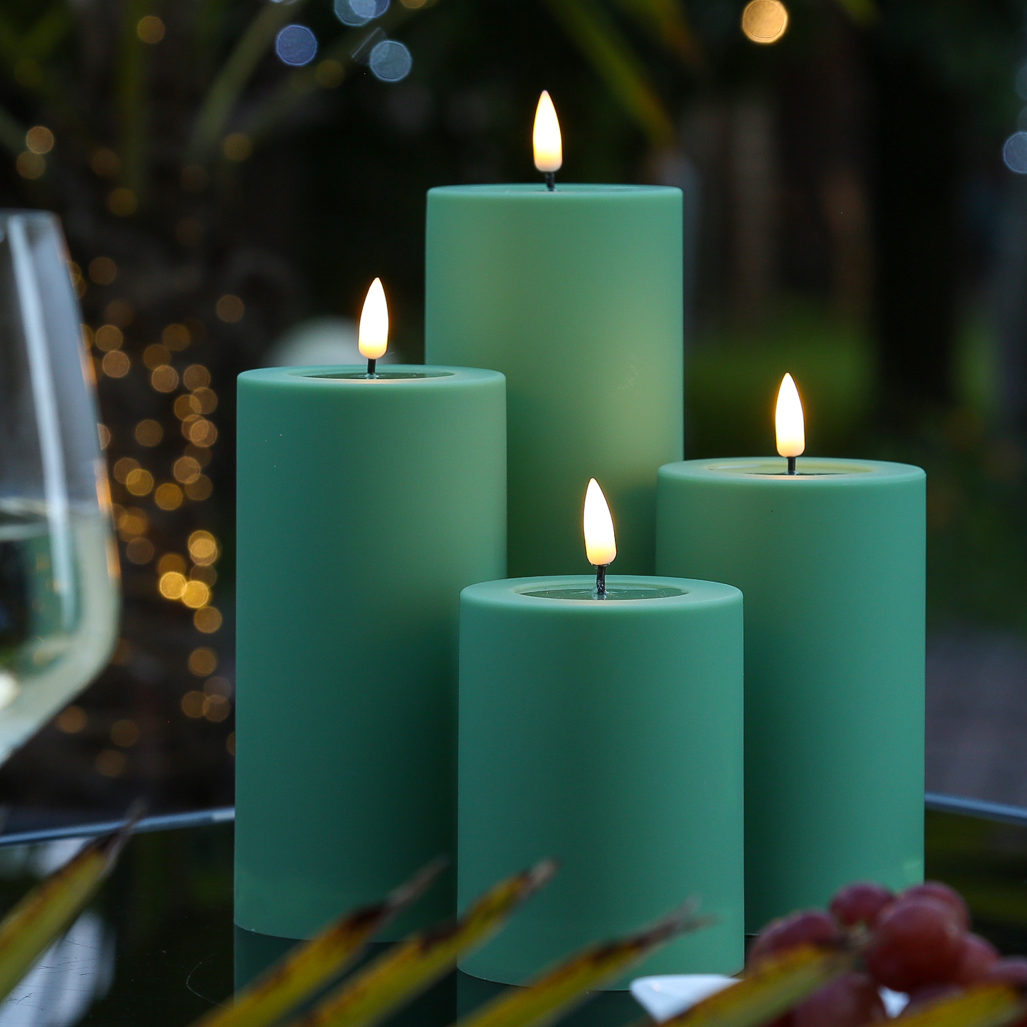 LED Stumpenkerze MIA - Kunststoff - realistische 3D Flamme - H: 15cm - outdoor - grün LED Stumpenkerze MIA - Kunststoff - realistische 3D Flamme - H: 15cm - outdoor - grün