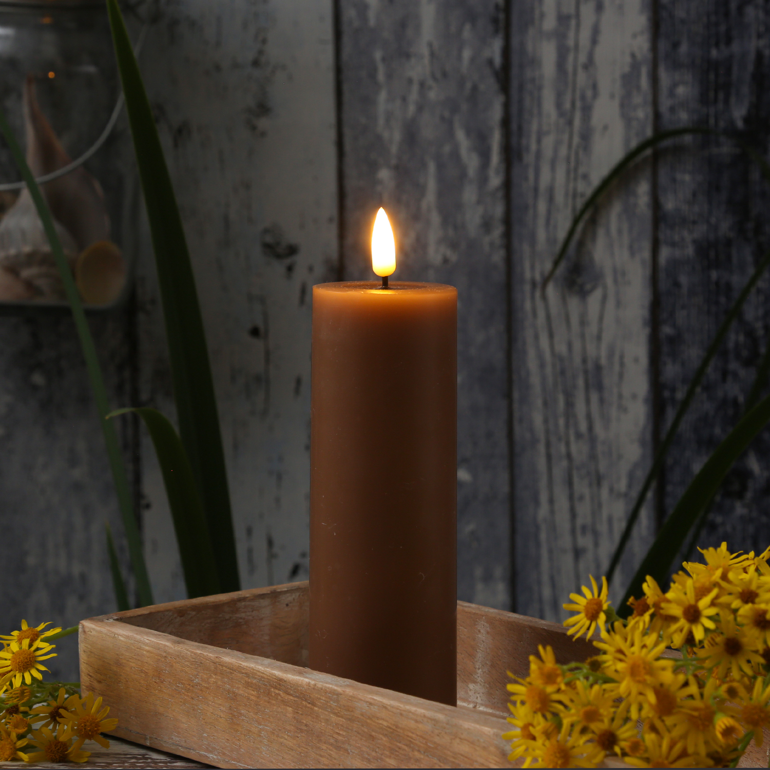 LED Stumpenkerze MIA - Echtwachs - realistische 3D Flamme - H: 15cm - D: 5cm - karamell LED Stumpenkerze MIA - Echtwachs - realistische 3D Flamme - H: 15cm - D: 5cm - karamell