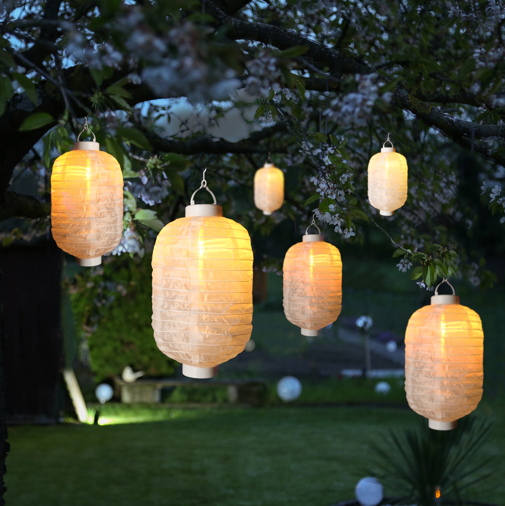 LED Solar Lampion - Flammensimulation - 30 warmweiße LED - H: 30cm - D: 20cm - Lichtsensor - weiß