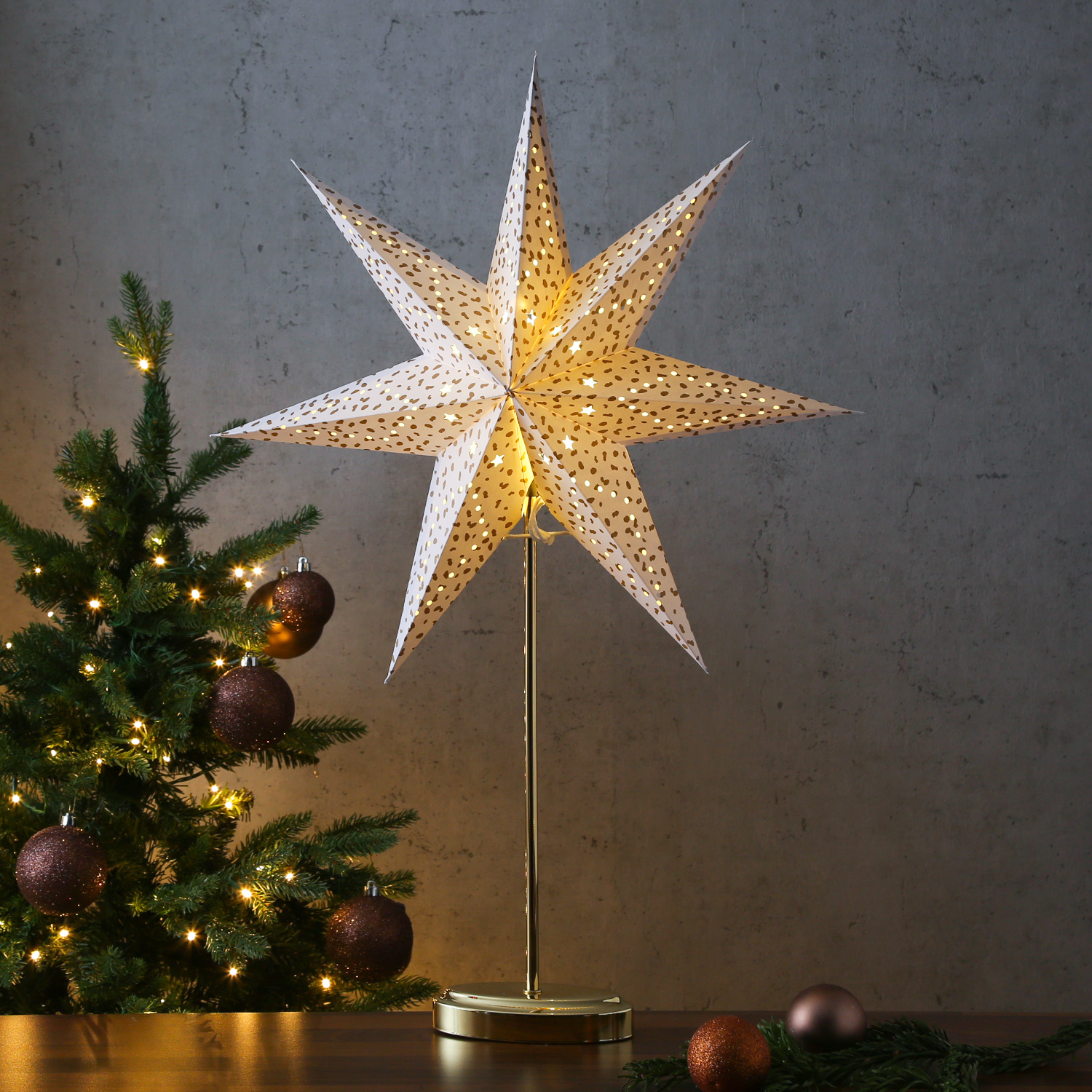 LED Papierstern MIRA - stehend - 7-zackig - 45 warmweiße LED - H: 75cm - Timer - Batterie - gold LED Papierstern MIRA - stehend - 7-zackig - 45 warmweiße LED - H: 75cm - Timer - Batterie - gold