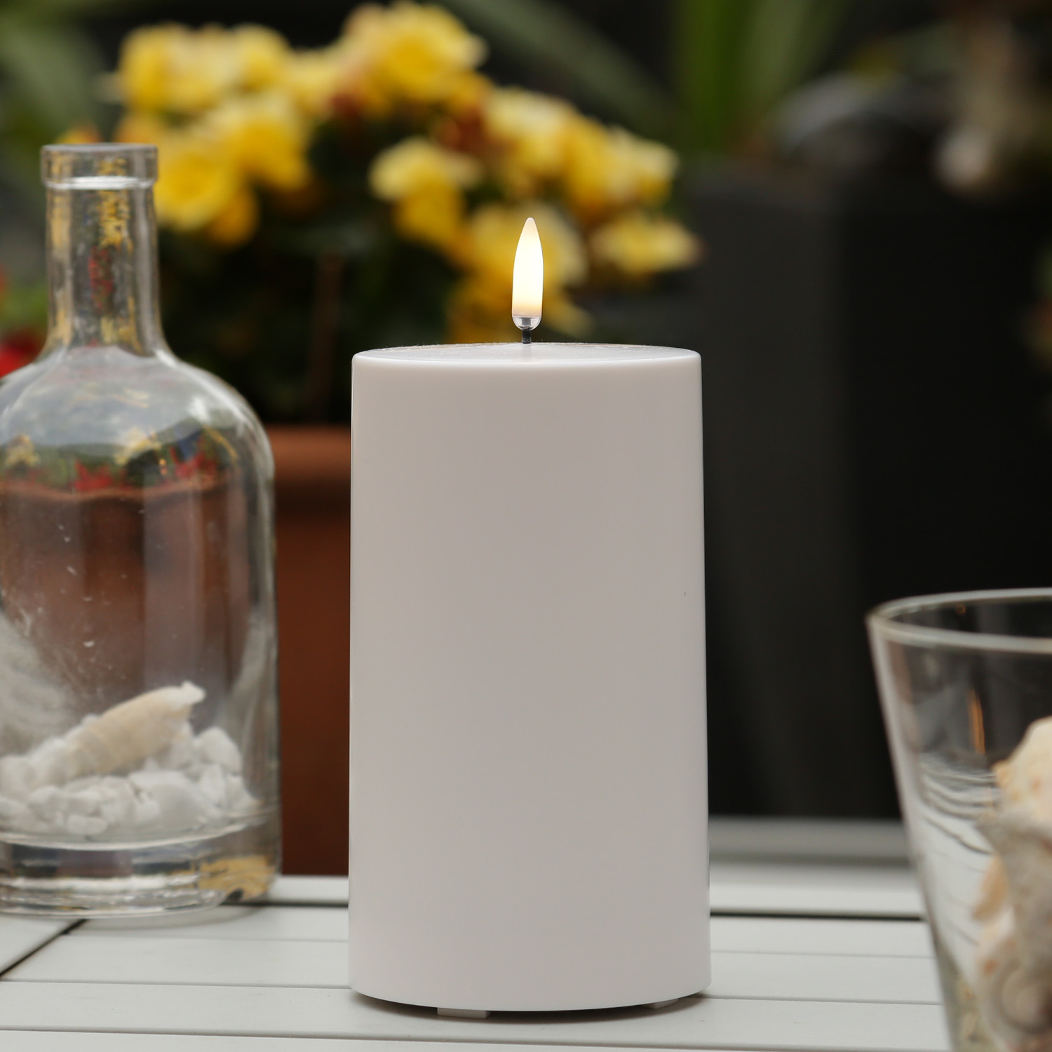 LED Kerze THEA - Kunststoff - Timer - H: 15cm - D: 8,4cm - bis zu 2500 Std.  - für Außen - weiß LED Kerze THEA - Kunststoff - Timer - H: 15cm - D: 8,4cm - bis zu 2500 Std.  - für Außen - weiß