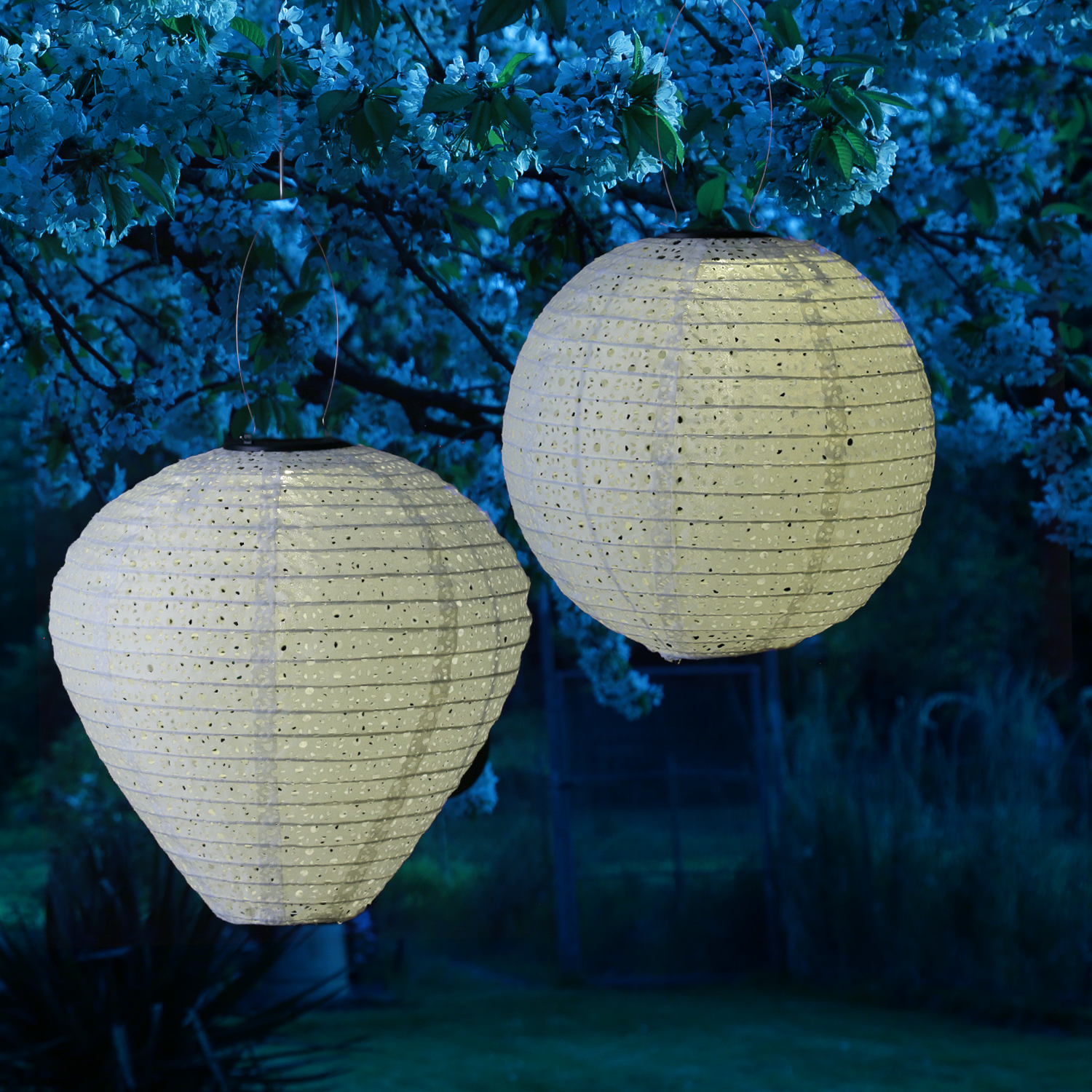 LED Solar Lampion - mit Blumenmuster - D: 25cm/30cm - Lichtsensor - weiß - 2er Set