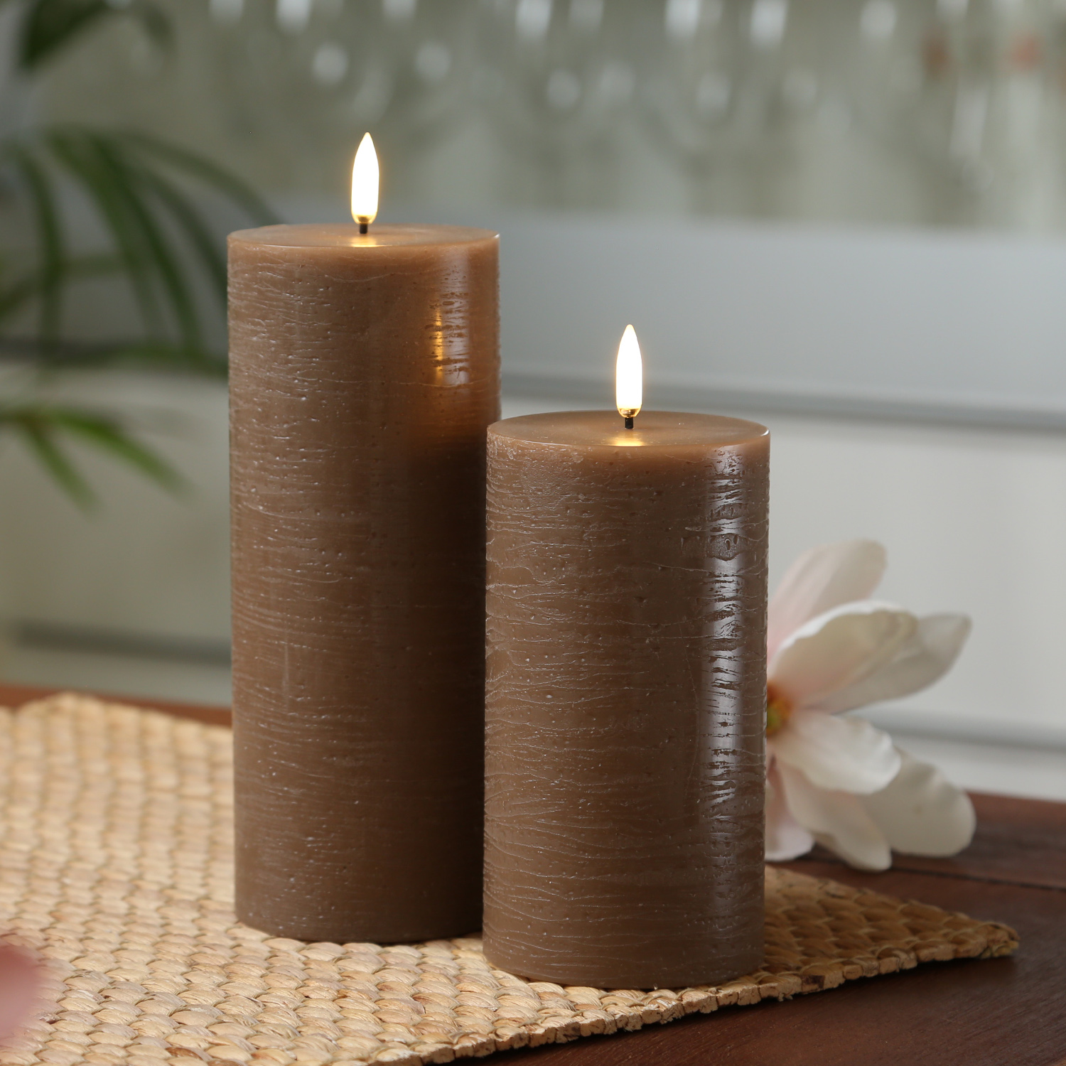 LED Kerze PIA - Rustik-Optik - Echtwachs - H: 15cm - D: 7,8cm - Timer - bis zu 1000 Std. - karamell LED Kerze PIA - Rustik-Optik - Echtwachs - H: 15cm - D: 7,8cm - Timer - bis zu 1000 Std. - karamell