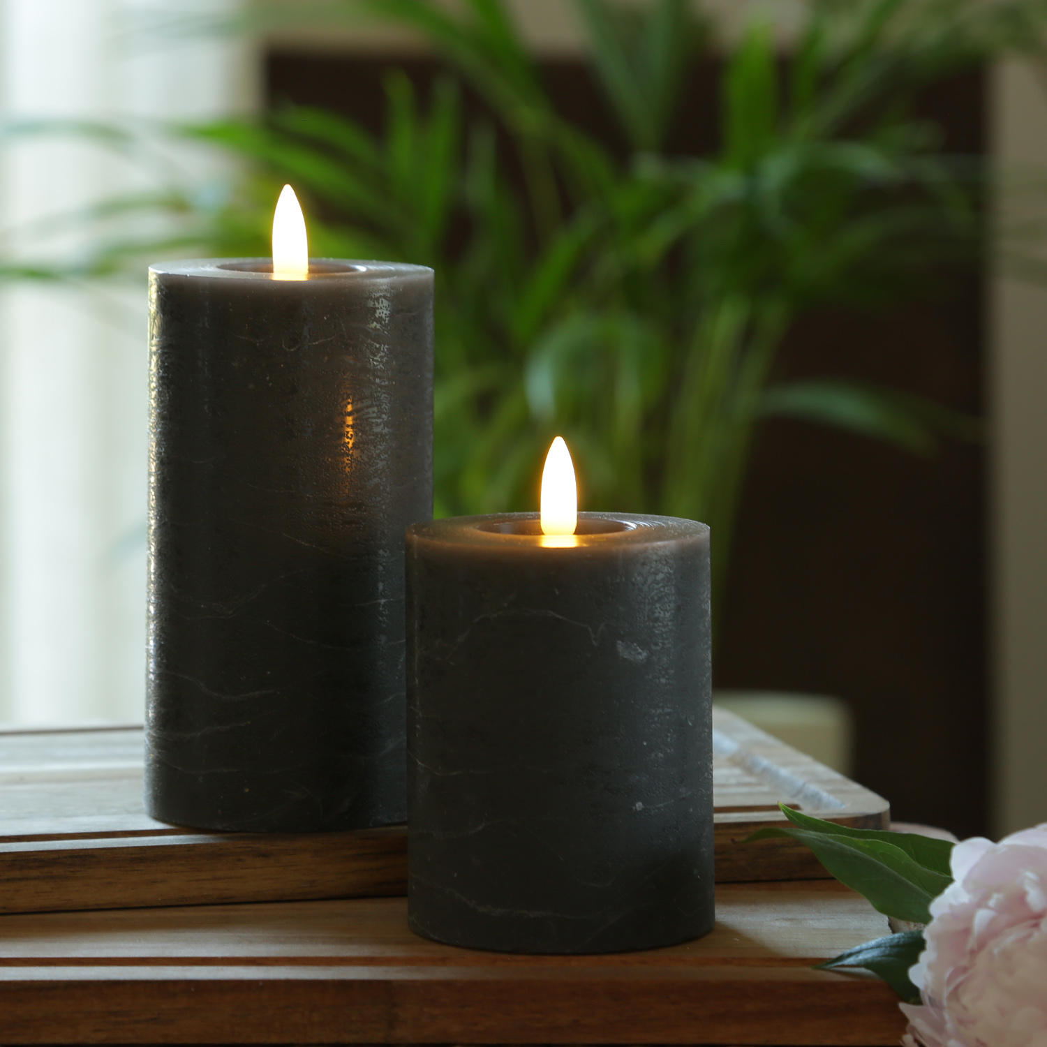 LED Kerze LINA - Rustik-Optik - Echtwachs - 3D Flamme - H: 11cm - D: 7cm - Batterie - Timer - grau LED Kerze LINA - Rustik-Optik - Echtwachs - 3D Flamme - H: 11cm - D: 7cm - Batterie - Timer - grau