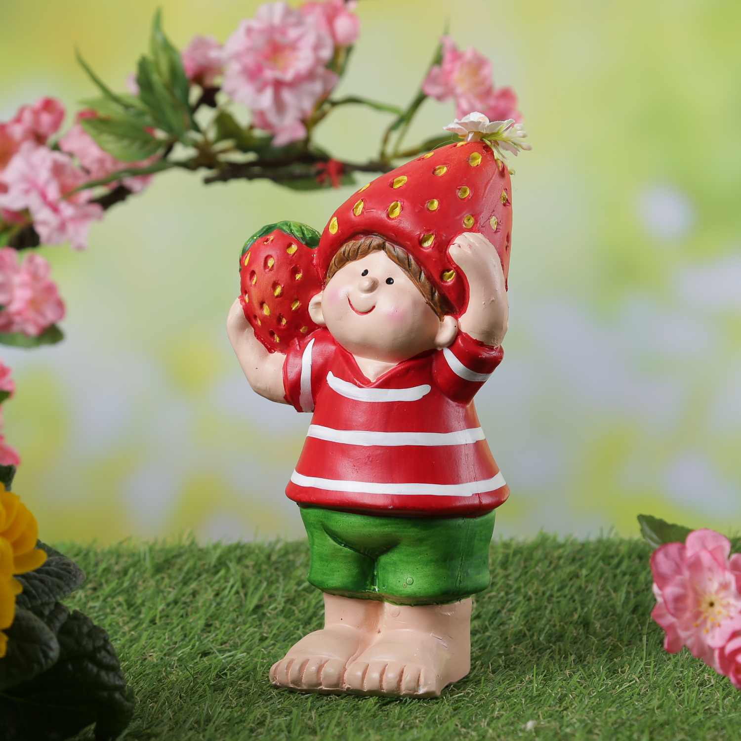 Dekofigur Erdbeerjunge Fritz - niedliche Gartenfigur mit Erdbeere - Keramik  - H: 18,5cm - rot