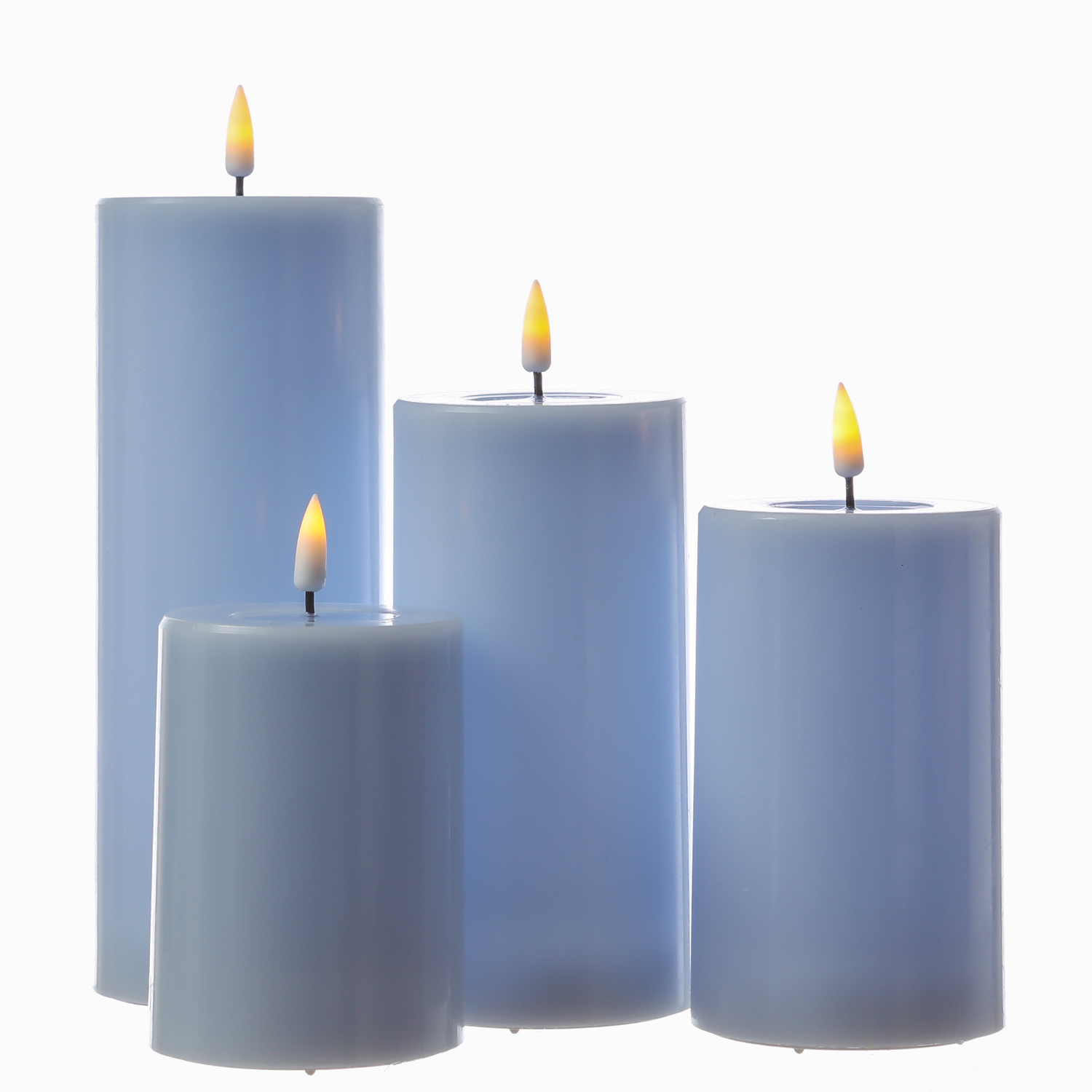 LED Stumpenkerze MIA - Echtwachs - realistische 3D Flamme - H: 10cm - D: 7,5cm - hellblau