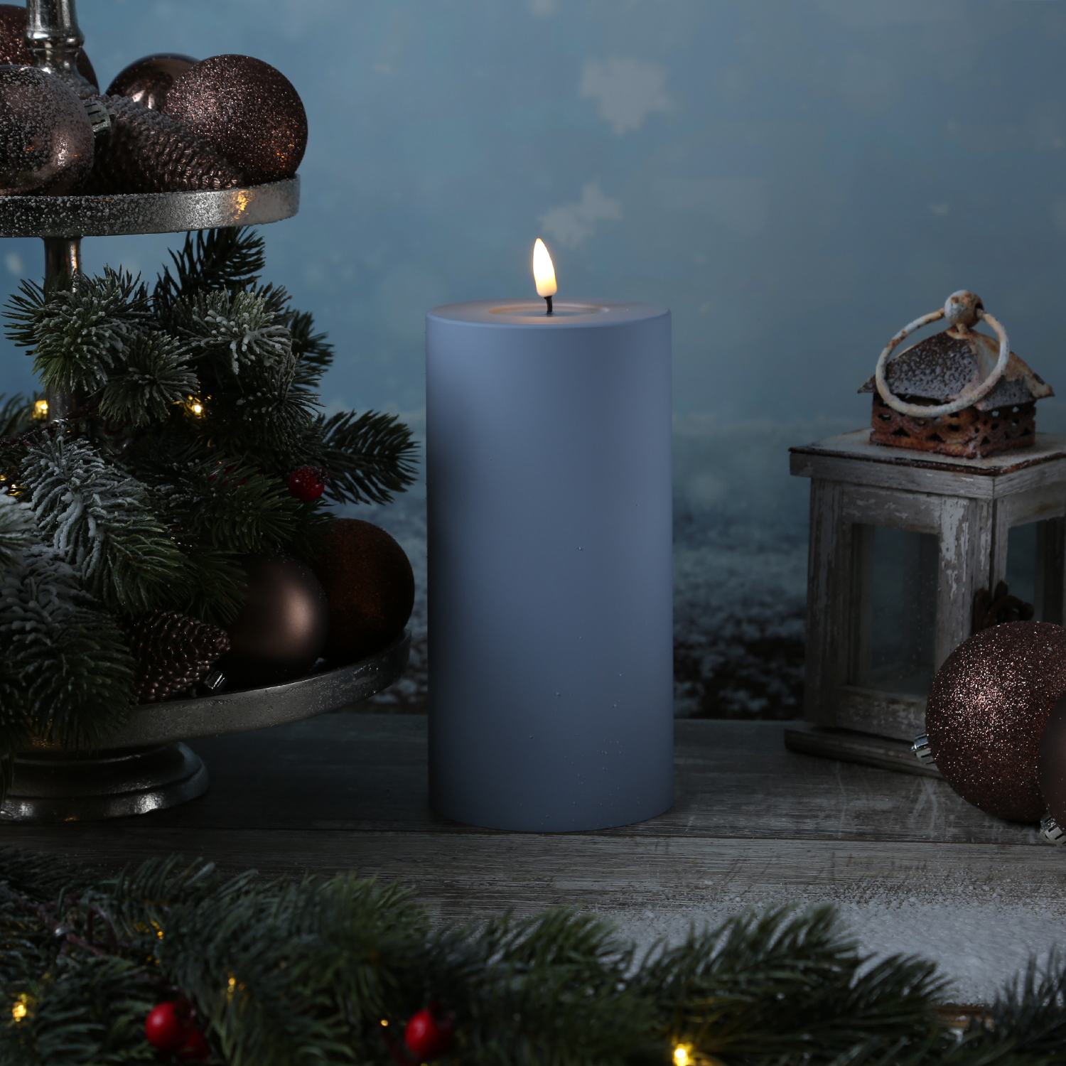 LED Stumpenkerze MIA - Kunststoff - realistische 3D Flamme - H: 20cm - f. Außen - pastellblau LED Stumpenkerze MIA - Kunststoff - realistische 3D Flamme - H: 20cm - f. Außen - pastellblau