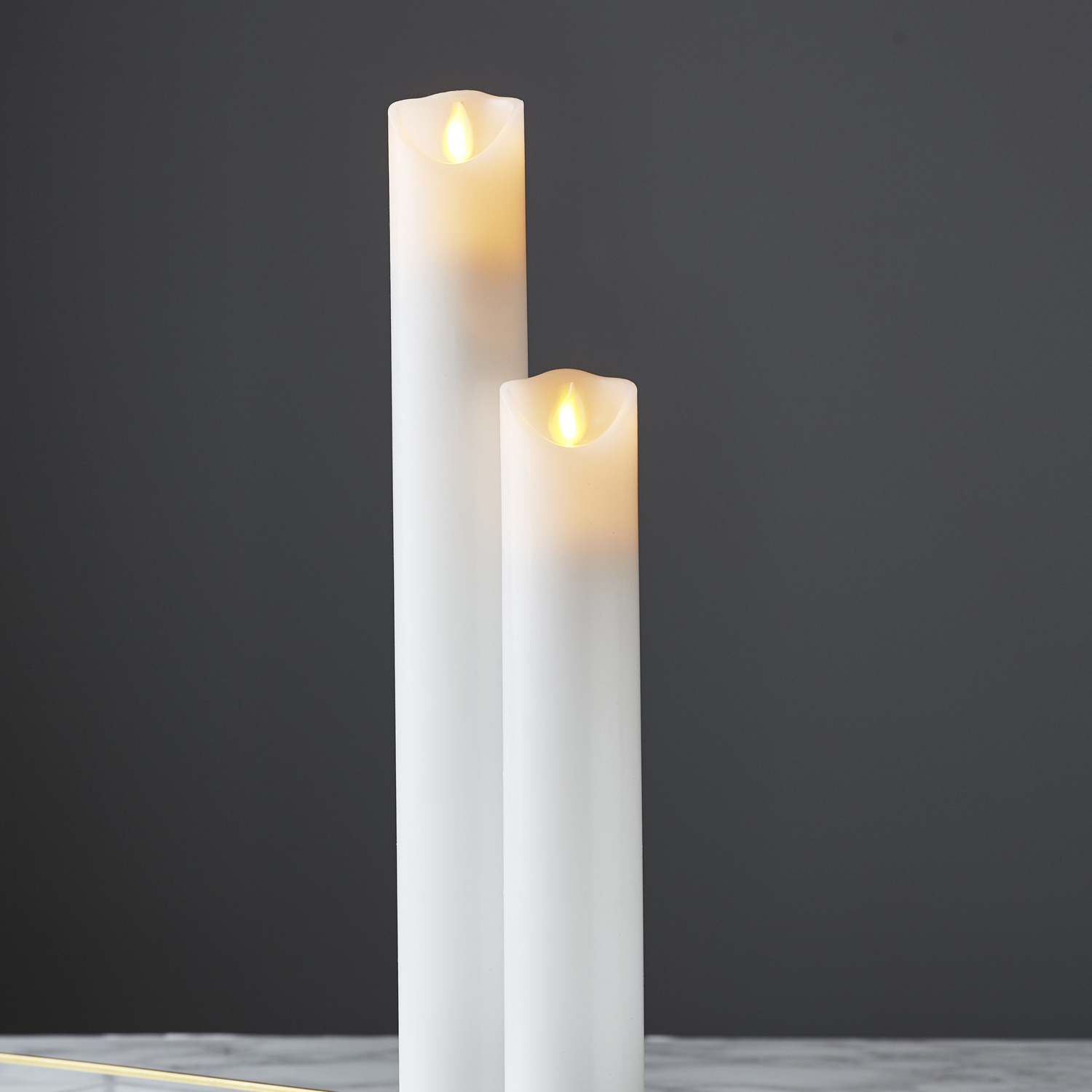 LED Stumpenkerze - Taufkerze - Echtwachs - mechanische Flamme - H: 30cm, D: 5cm - Timer - weiß LED Stumpenkerze - Taufkerze - Echtwachs - mechanische Flamme - H: 30cm, D: 5cm - Timer - weiß