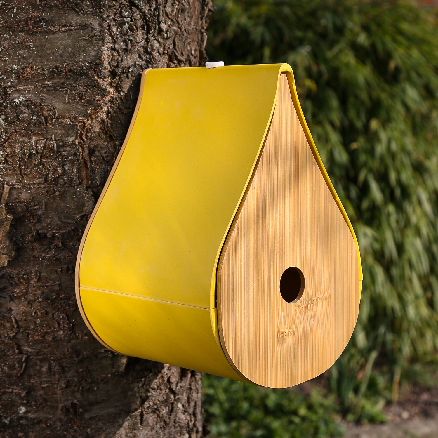 Vogelhaus - Nistkasten - Bambus - mit Aufhänger - H: 27,5cm - L: 18,5cm - gelb Vogelhaus - Nistkasten - Bambus - mit Aufhänger - H: 27,5cm - L: 18,5cm - gelb