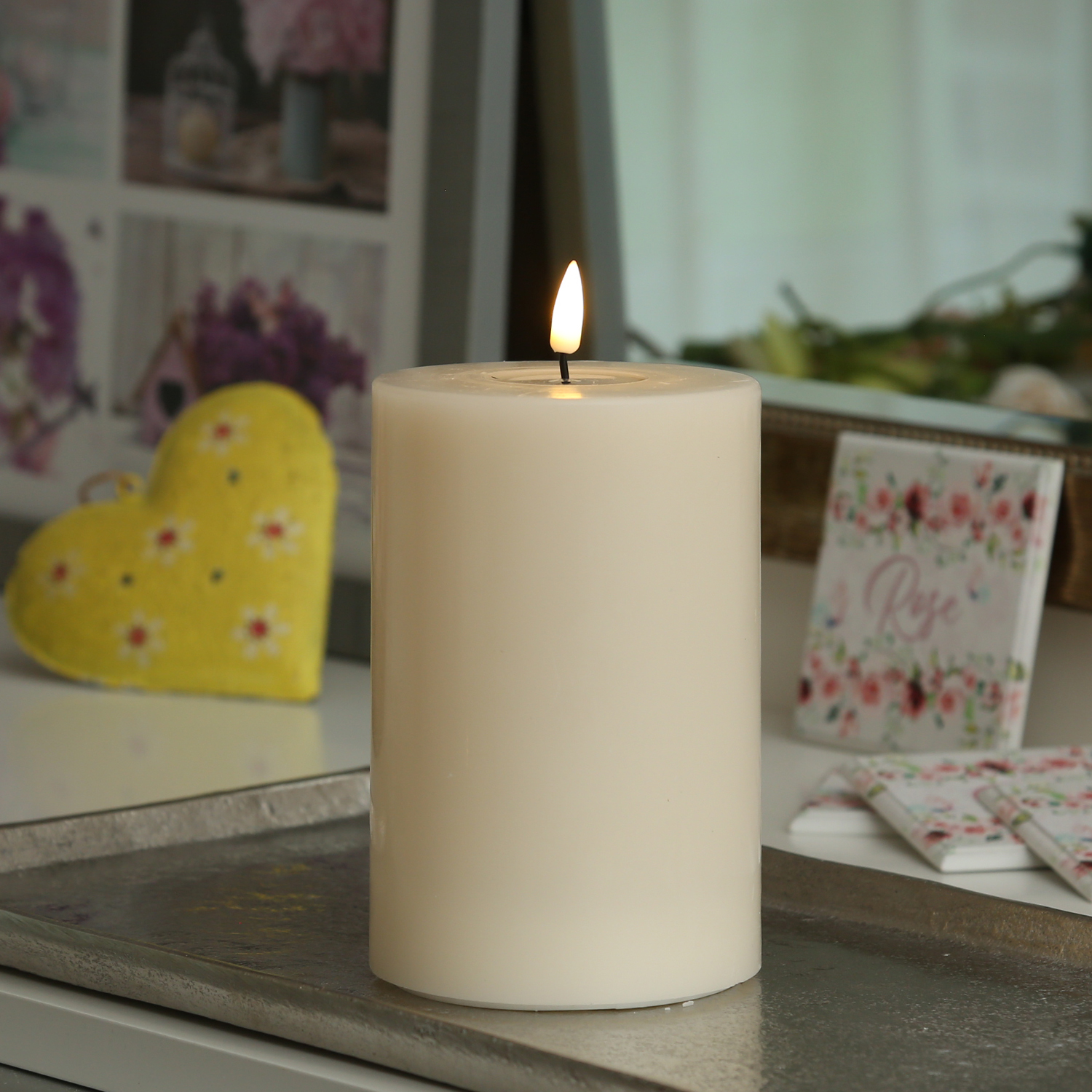 LED Stumpenkerze MIA - Echtwachs - realistische 3D Flamme - H: 15cm D:10cm - Batteriebetrieb - creme LED Stumpenkerze MIA - Echtwachs - realistische 3D Flamme - H: 15cm D:10cm - Batteriebetrieb - creme