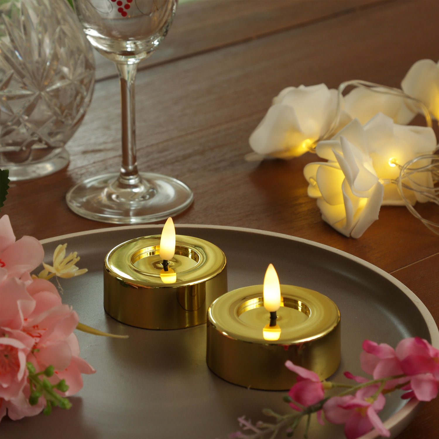LED Maxi Teelichter - Kunststoff - D: 6,5cm - H: 5cm - Timer - gold glänzend - 2er Set LED Maxi Teelichter - Kunststoff - D: 6,5cm - H: 5cm - Timer - gold glänzend - 2er Set