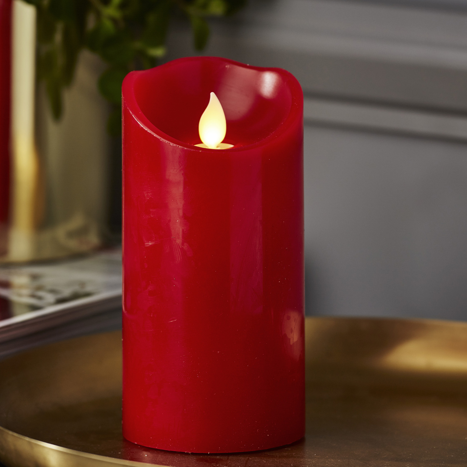 LED Stumpenkerze TWINKLE - bewegte, warmweiße LED Flamme - H: 15cm, D: 7,5cm - Timer - rot LED Stumpenkerze TWINKLE - bewegte, warmweiße LED Flamme - H: 15cm, D: 7,5cm - Timer - rot