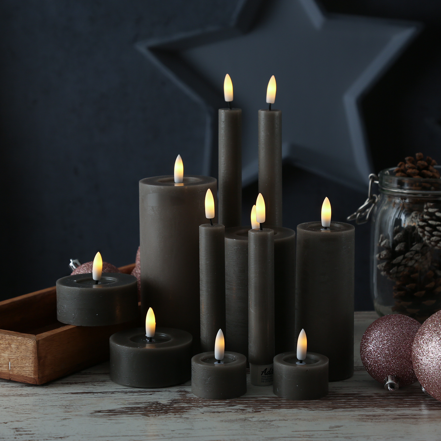 LED Kerze LINA - Rustik-Optik - Echtwachs - 3D Flamme - H: 15cm - D: 7cm - Batterie - Timer - grau