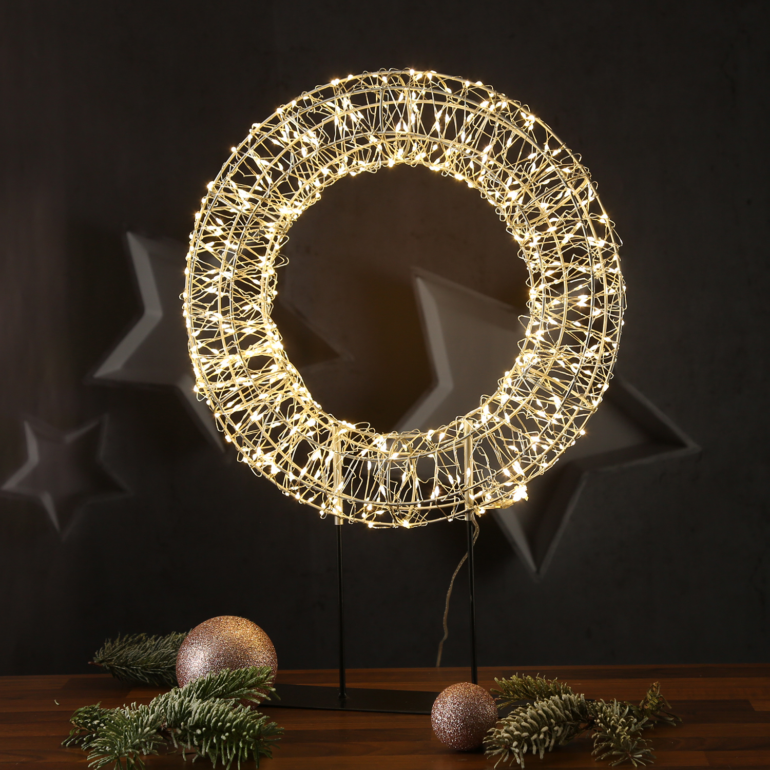 LED Kranz - Leuchtkranz stehend - 500 warmweiße LED - H: 51cm - Timer - für Innen/Außen LED Kranz - Leuchtkranz stehend - 500 warmweiße LED - H: 51cm - Timer - für Innen/Außen