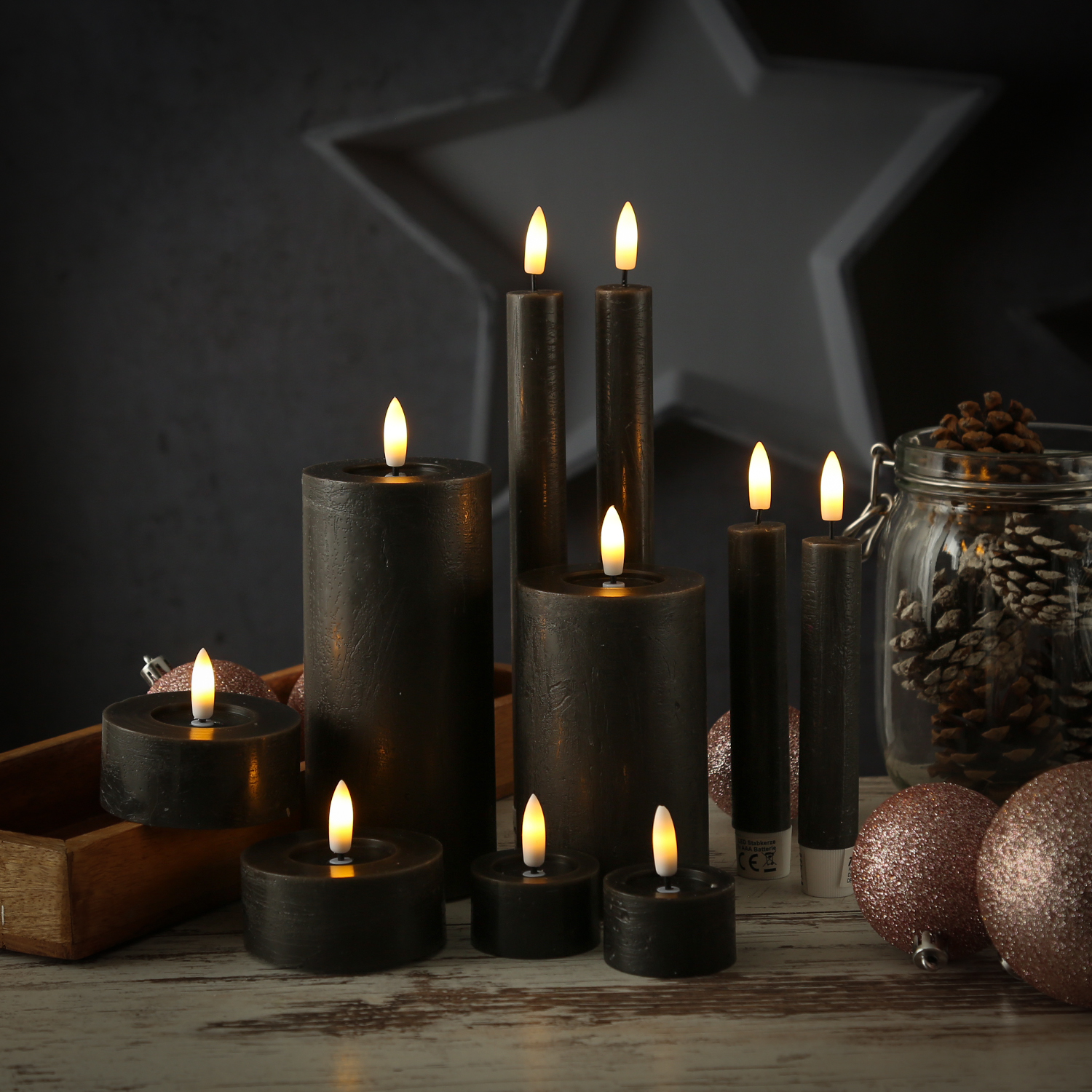 LED Kerze LINA - Rustik-Optik - Echtwachs - H: 15cm - D: 7cm - Batterie - Timer - schwarz