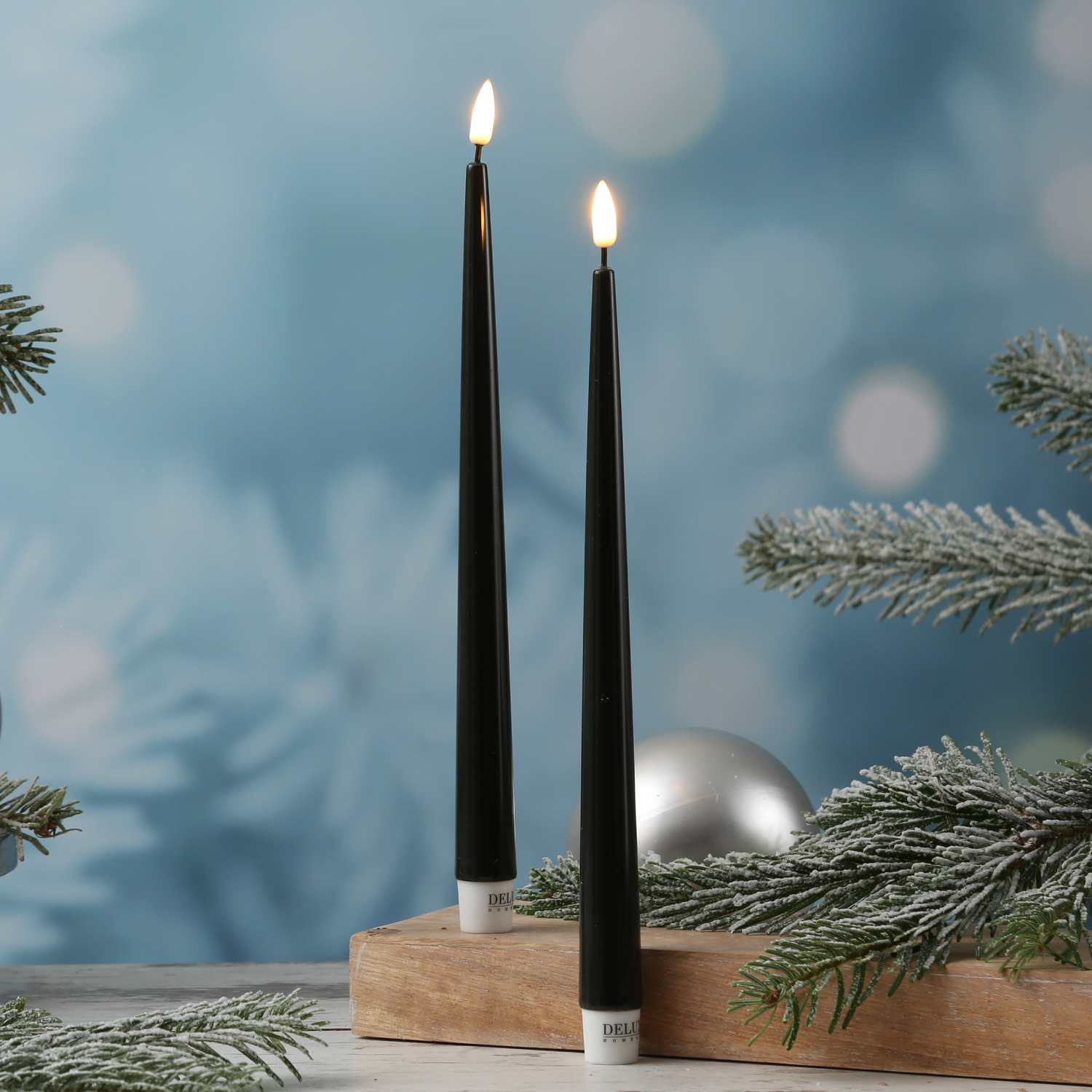 LED Stabkerzen ELLA - Echtwachs - realistische 3D Flamme - H: 28cm - dunkelgrün - 2 Stück LED Stabkerzen ELLA - Echtwachs - realistische 3D Flamme - H: 28cm - dunkelgrün - 2 Stück