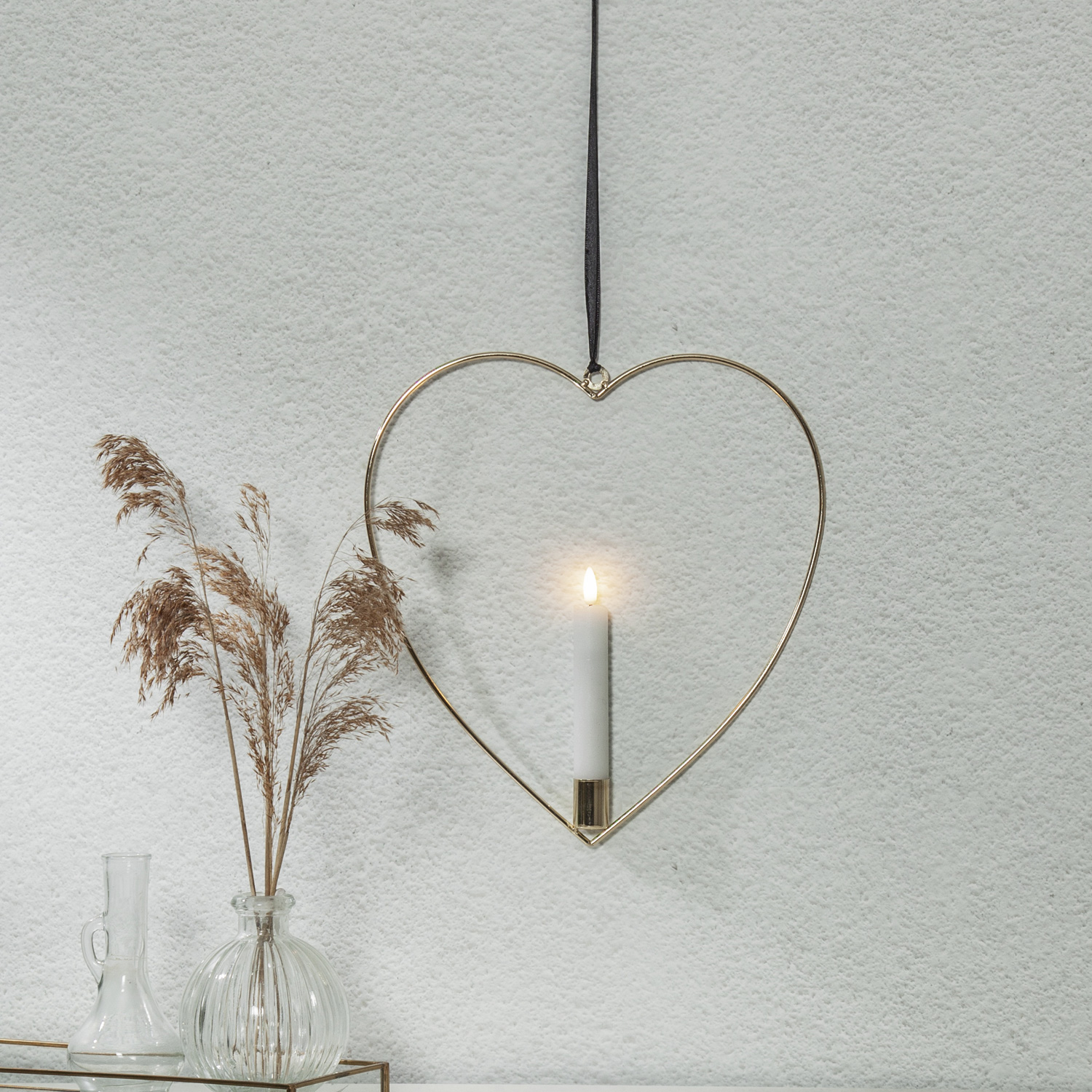 LED Stabkerzenhalter in Herzform inkl. Stabkerze - Metall - hängend - Batterie - Innen - gold LED Stabkerzenhalter in Herzform inkl. Stabkerze - Metall - hängend - Batterie - Innen - gold