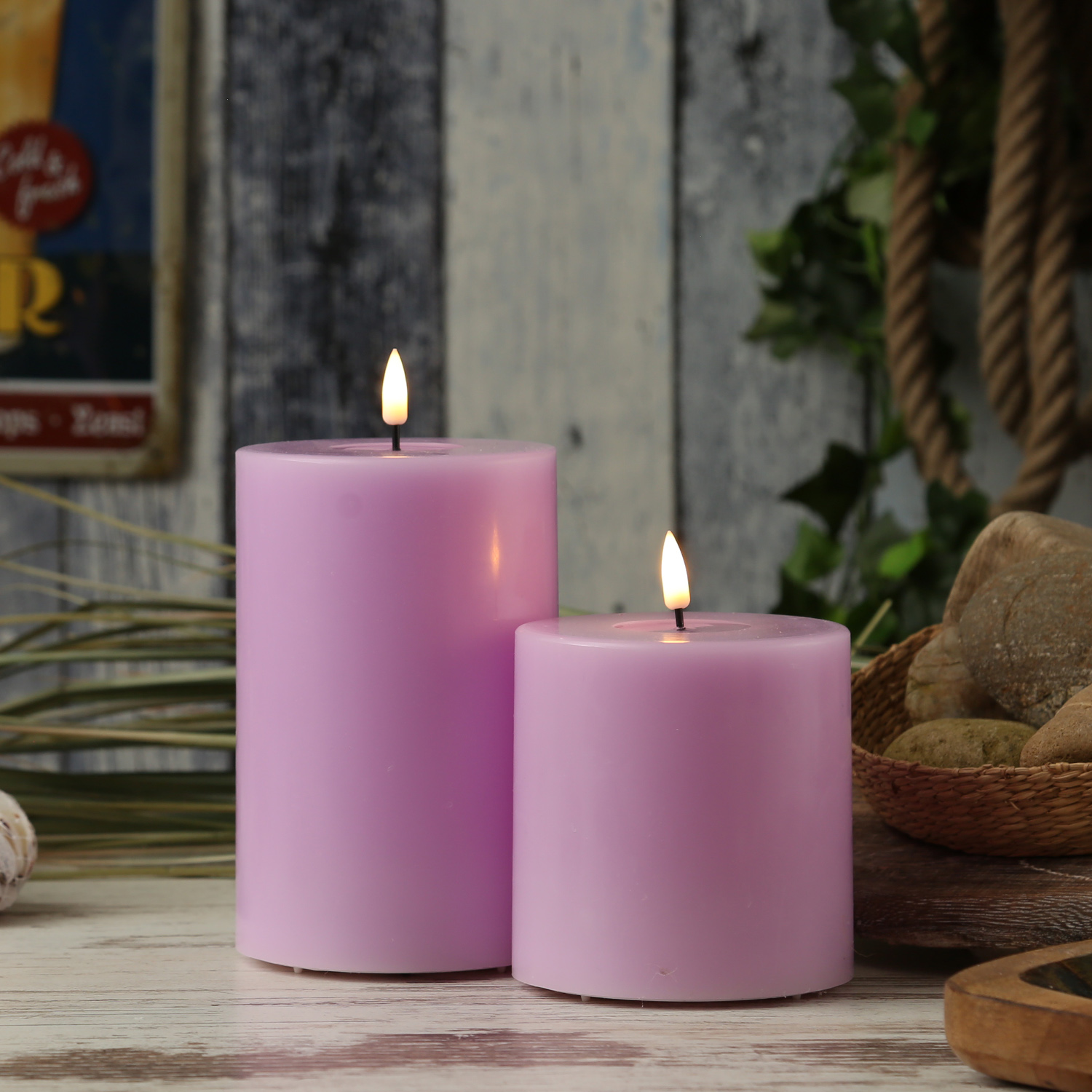 LED Stumpenkerze MIA - Echtwachs - realistische 3D Flamme - H: 15cm - D: 10cm - lavendel LED Stumpenkerze MIA - Echtwachs - realistische 3D Flamme - H: 15cm - D: 10cm - lavendel