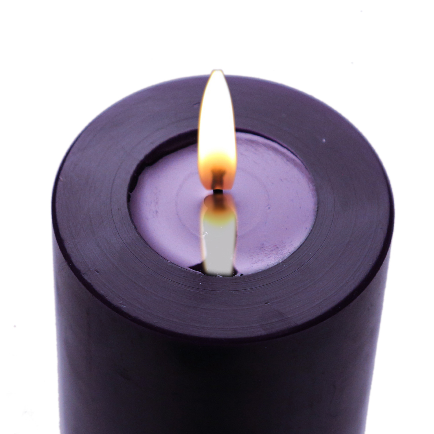 LED Stumpenkerze MIA - Echtwachs - realistische 3D Flamme - H: 15cm - D: 7,5cm - dunkellila LED Stumpenkerze MIA - Echtwachs - realistische 3D Flamme - H: 15cm - D: 7,5cm - dunkellila