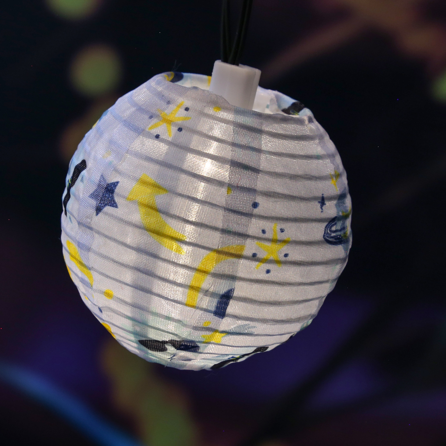 LED Solar Lichterkette LAMPION - Weltall Motiv - 10 LED - L: 4,5m - D: 7,5cm - Sensor - hellblau LED Solar Lichterkette LAMPION - Weltall Motiv - 10 LED - L: 4,5m - D: 7,5cm - Sensor - hellblau