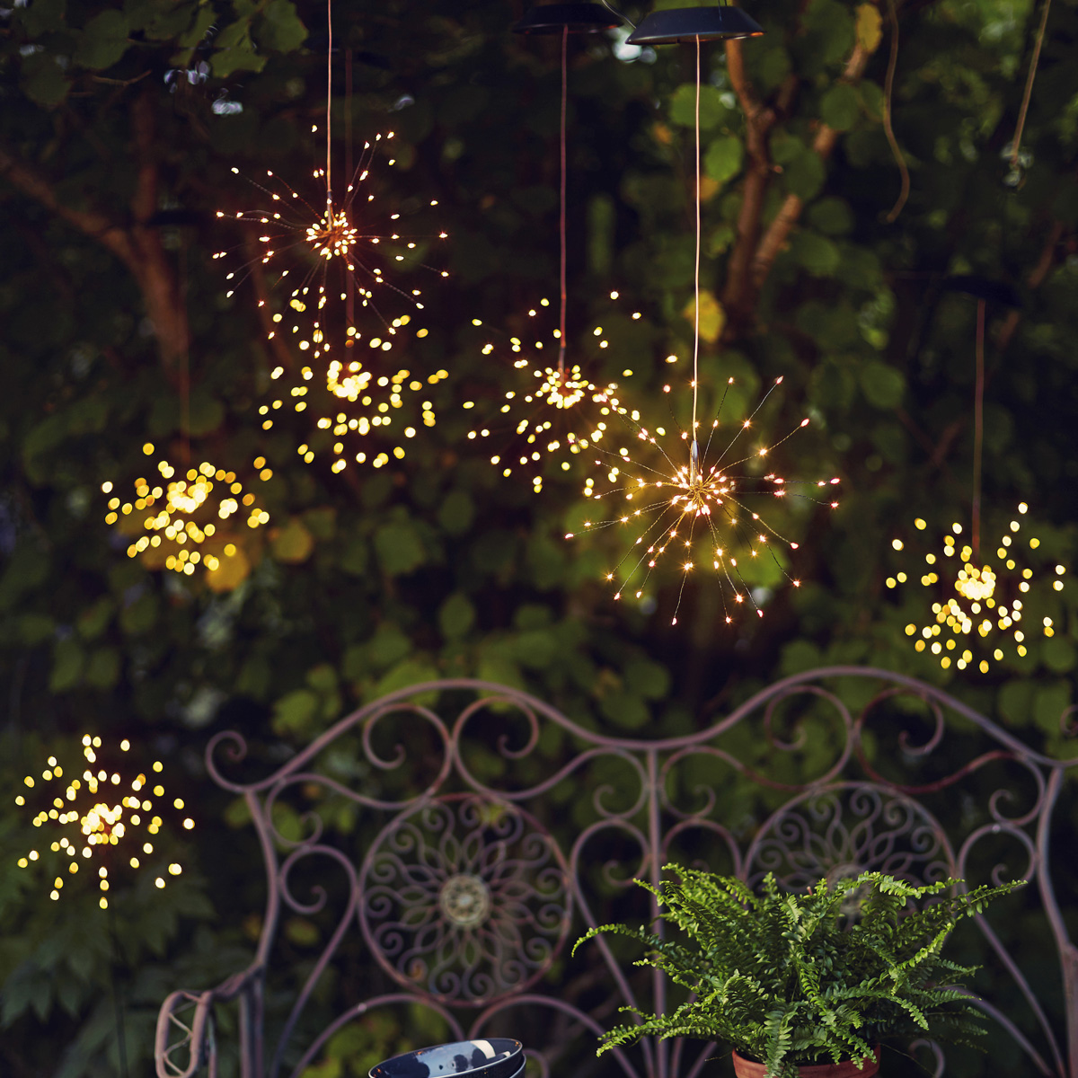LED Solar Gartendeko "Firework" - 90 warmweiße LED - H: 45cm D: 26cm - Dämmerungssensor - hängend LED Solar Gartendeko "Firework" - 90 warmweiße LED - H: 45cm D: 26cm - Dämmerungssensor - hängend