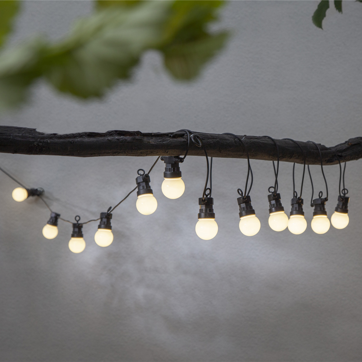 LED Lichterkette CIRCUS opal - 20 kleine Kugeln - warmweiße LED - 8,8m - inkl.Trafo - outdoor