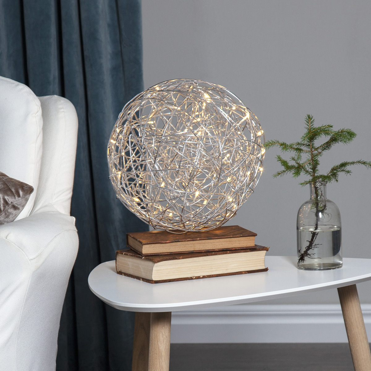 LED 3D Designkugel - D: 30cm - 50 warmweiße LED - Indoor & Outdoor - aus Silberdraht LED 3D Designkugel - D: 30cm - 50 warmweiße LED - Indoor & Outdoor - aus Silberdraht