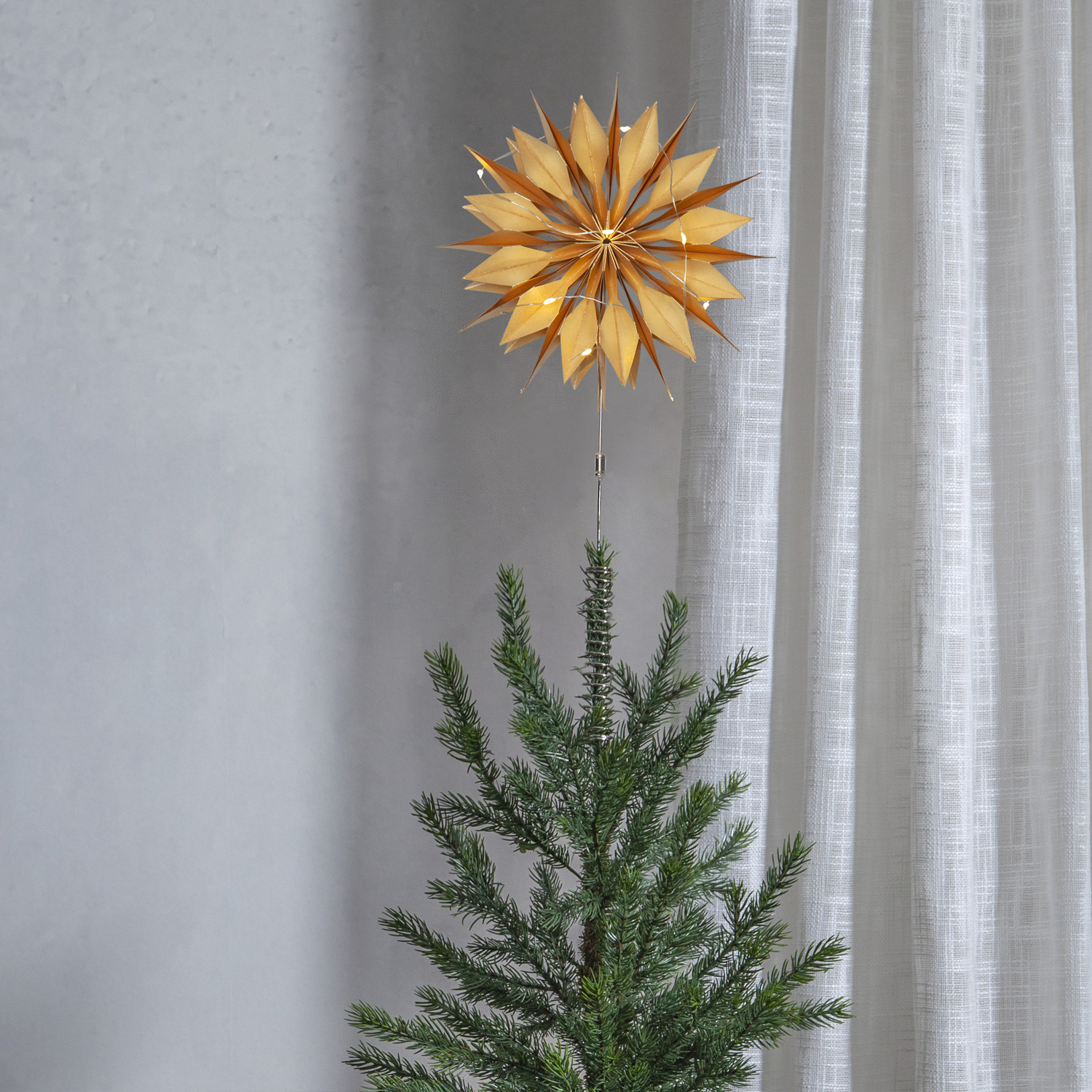 LED Baumspitze Papierstern MELLI -  10 warmweiße LED - H: 43cm - D: 20cm - Timer - Batterie - gold LED Baumspitze Papierstern MELLI -  10 warmweiße LED - H: 43cm - D: 20cm - Timer - Batterie - gold