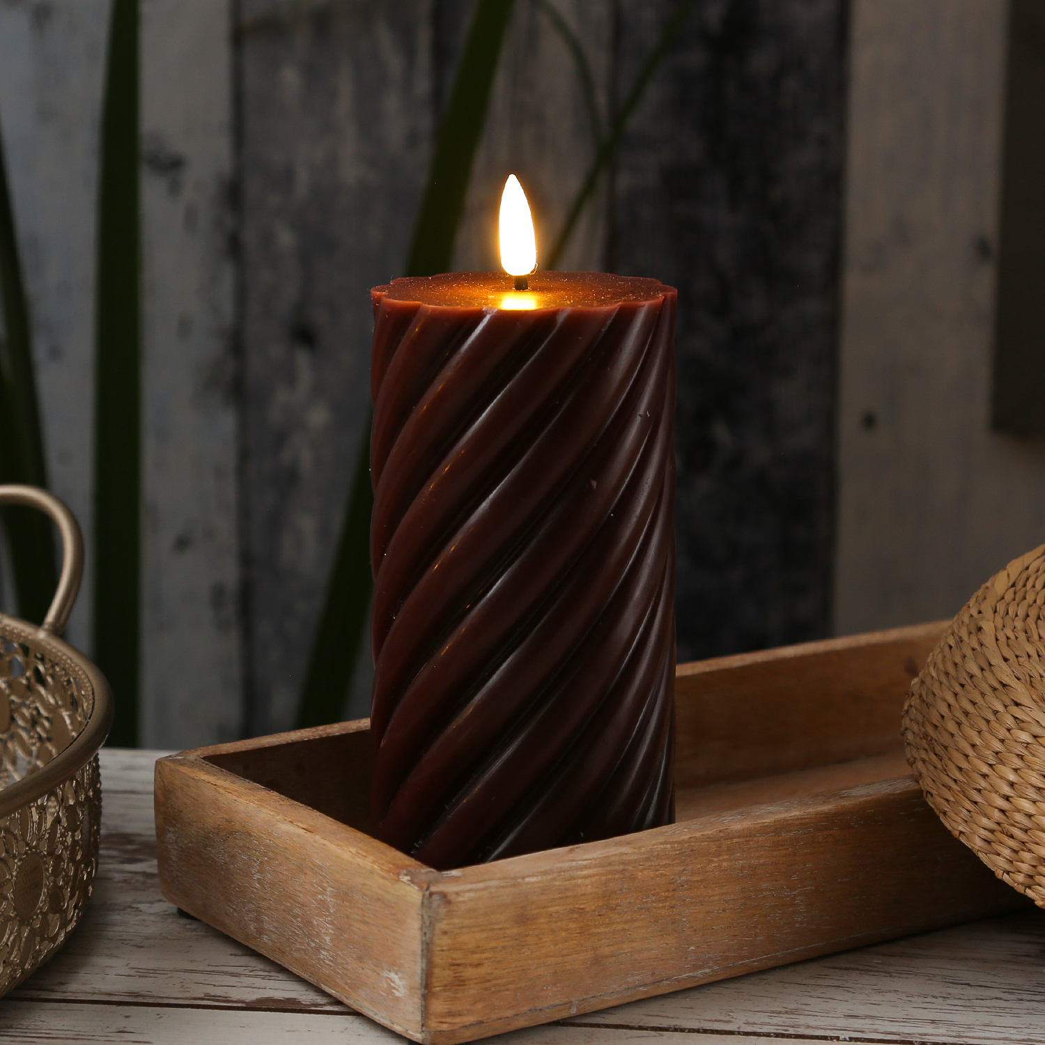 LED Stumpenkerze SWIRL - Echtwachs - warmweiße 3D Flamme - H: 17,5cm - Batterie - Timer - weinrot LED Stumpenkerze SWIRL - Echtwachs - warmweiße 3D Flamme - H: 17,5cm - Batterie - Timer - weinrot