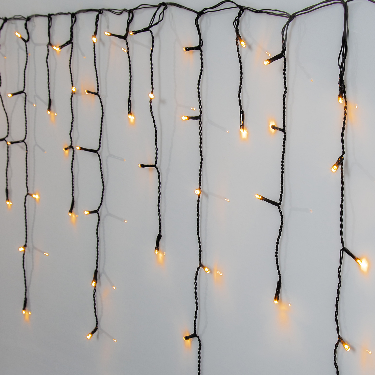 LED Lichtvorhang - Serie LED - outdoor - 240 ultra warmweiße LED - L: 5,9m, H: 55cm - schwarzes Kabel LED Lichtvorhang - Serie LED - outdoor - 240 ultra warmweiße LED - L: 5,9m, H: 55cm - schwarzes Kabel