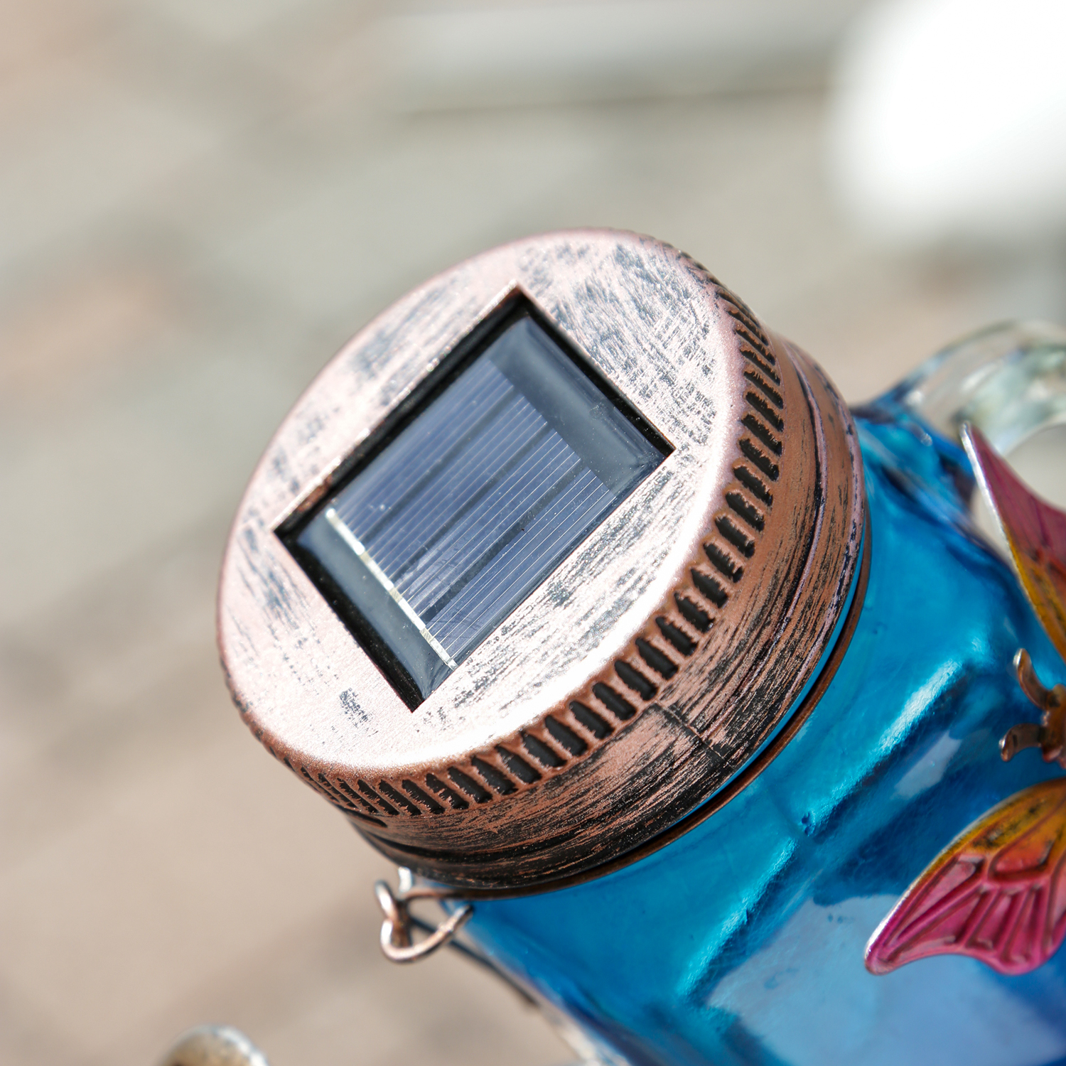 LED Solar Gießkanne mit Wasserfall Lichterkette - Solarglas mit Schmetterling - H: 80cm - Sensor