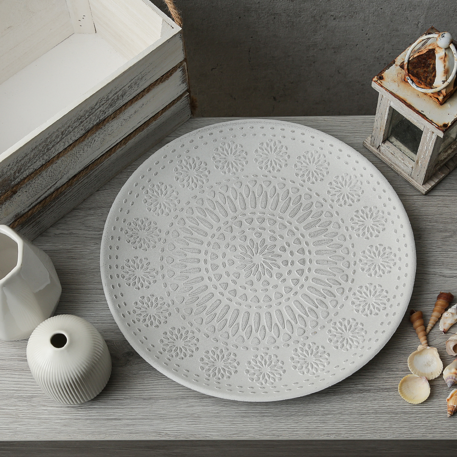 Dekoteller - Dekoschale mit Blumenmuster - MDF Holz - D: 34,5cm - weiß Dekoteller - Dekoschale mit Blumenmuster - MDF Holz - D: 34,5cm - weiß