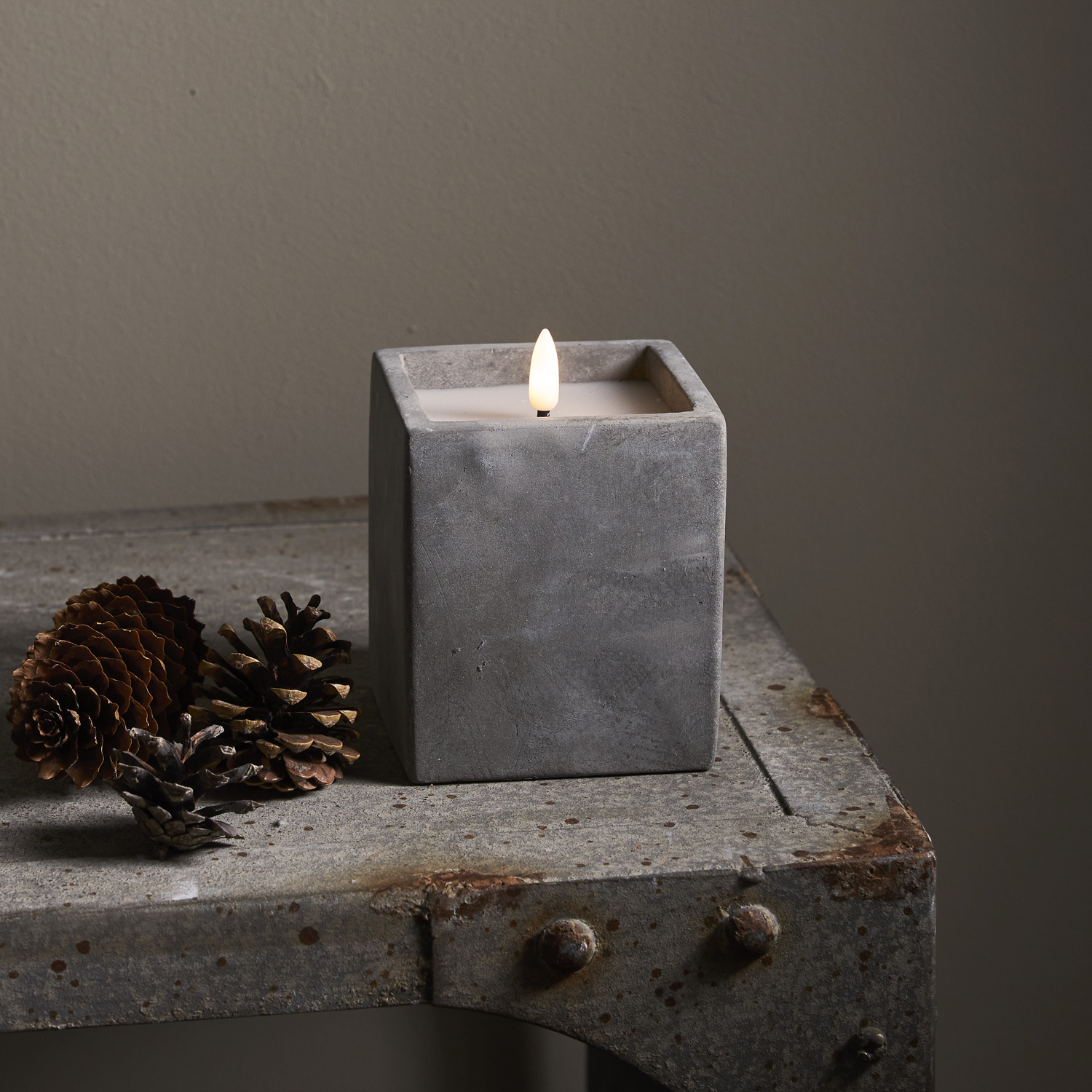 LED Kerze Flamme in Betontoptik - Zement/Echtwachs - flackernde 3D Flamme - Timer - H: 11,5cm - grau LED Kerze Flamme in Betontoptik - Zement/Echtwachs - flackernde 3D Flamme - Timer - H: 11,5cm - grau