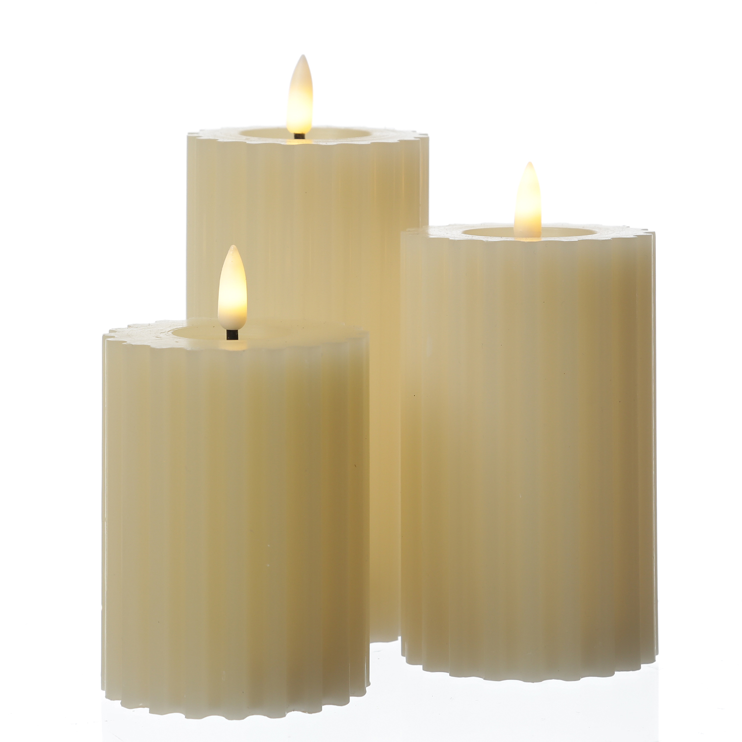 LED Kerze LIV - gerillt - Echtwachs - warmweiße 3D Flamme - H: 12cm - D: 7,5cm - Timer - creme LED Kerze LIV - gerillt - Echtwachs - warmweiße 3D Flamme - H: 12cm - D: 7,5cm - Timer - creme