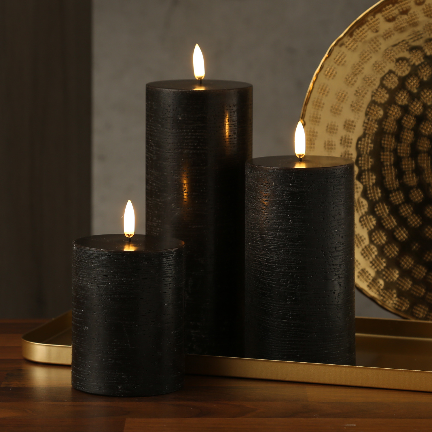 LED Kerze PIA - Rustik-Optik - Echtwachs - H: 15cm - D: 7,8cm - Timer - bis zu 1000 Std. - schwarz LED Kerze PIA - Rustik-Optik - Echtwachs - H: 15cm - D: 7,8cm - Timer - bis zu 1000 Std. - schwarz